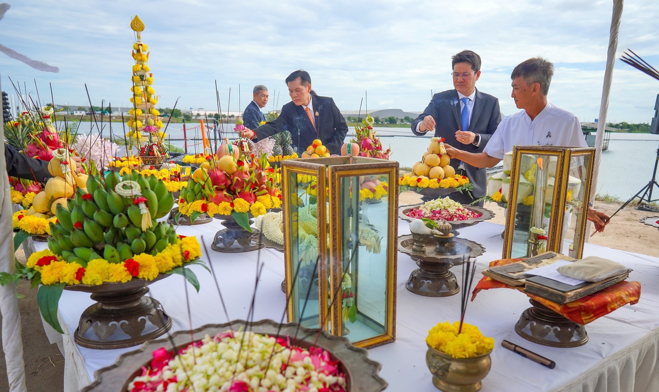 ภาพประกอบข่าวความร่วมมือโครงการโซลาร์ลอยน้ำของอมตะและบี.กริม เพาเวอร์