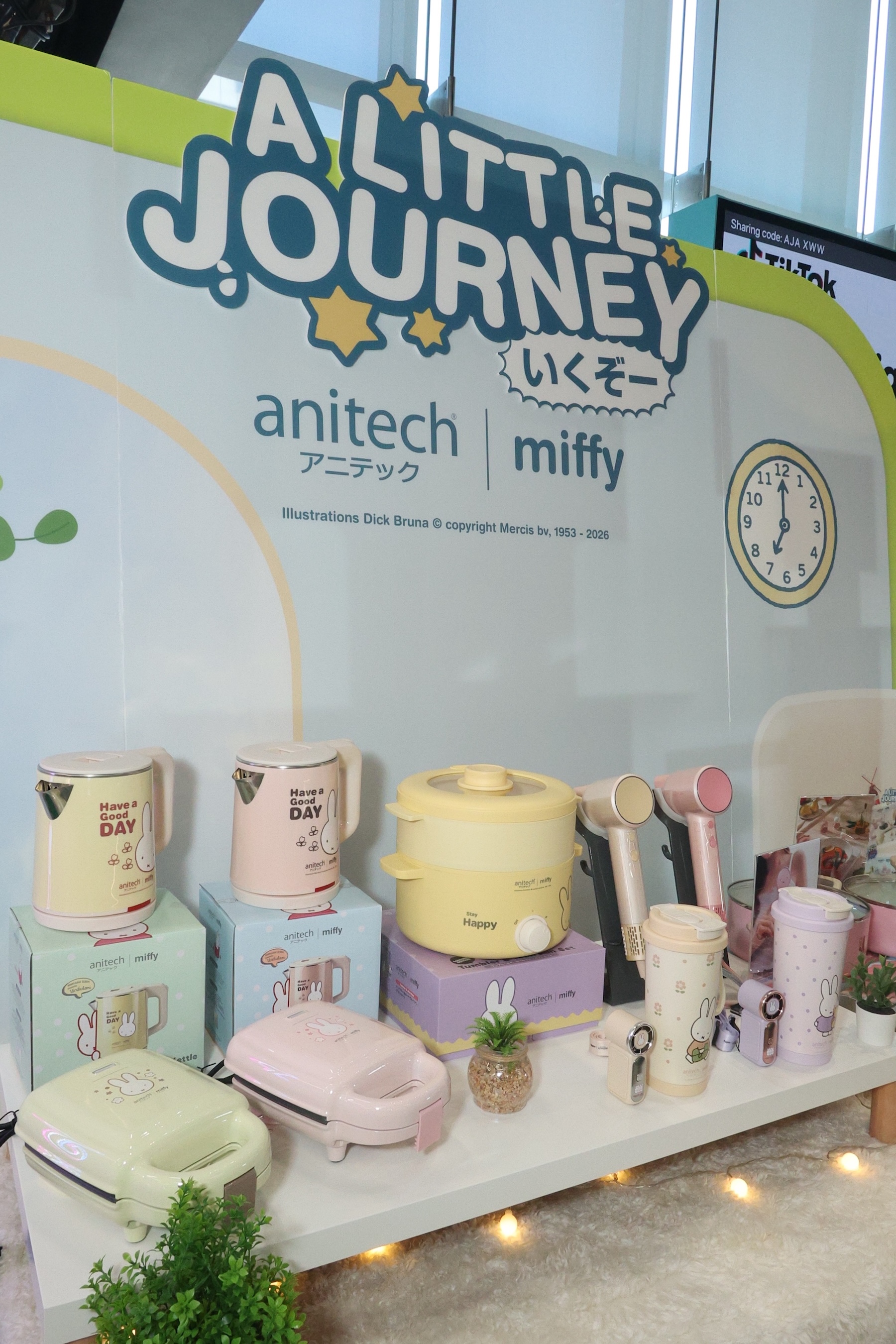 ผู้บริหาร anitech ในงานแถลงข่าว