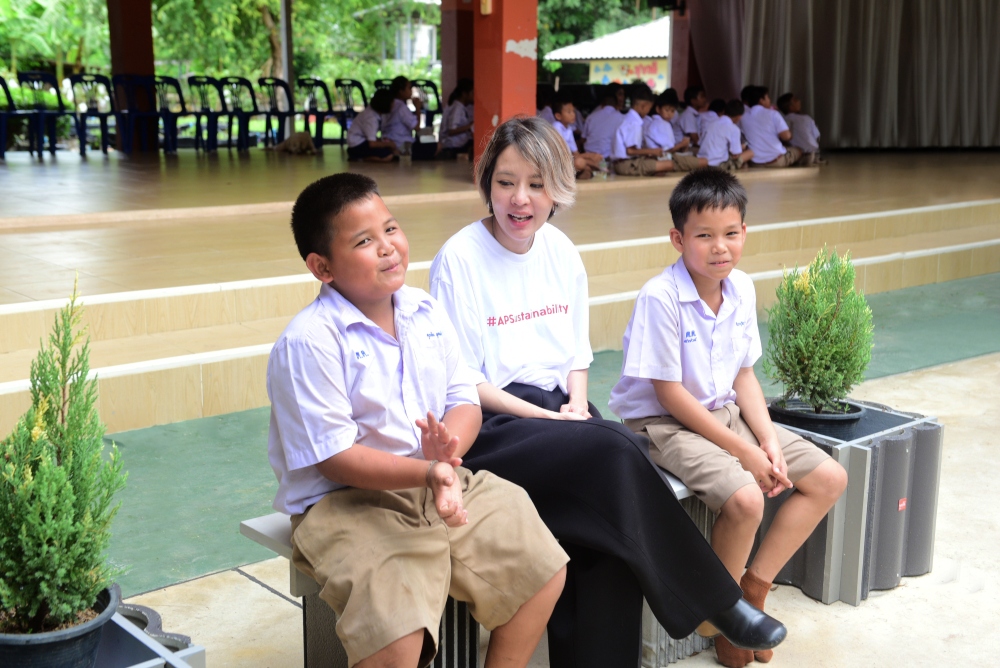 เอพี ไทยแลนด์ จับมือผลิตภัณฑ์ตราเพชร ส่งมอบงาน Upcycling ให้โรงเรียนวัดตาลเดี่ยว