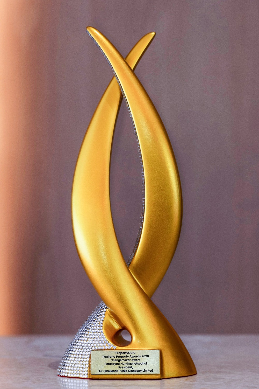 บรรยากาศการรับรางวัล PropertyGuru Thailand Property Awards 2026 ของเอพี ไทยแลนด์