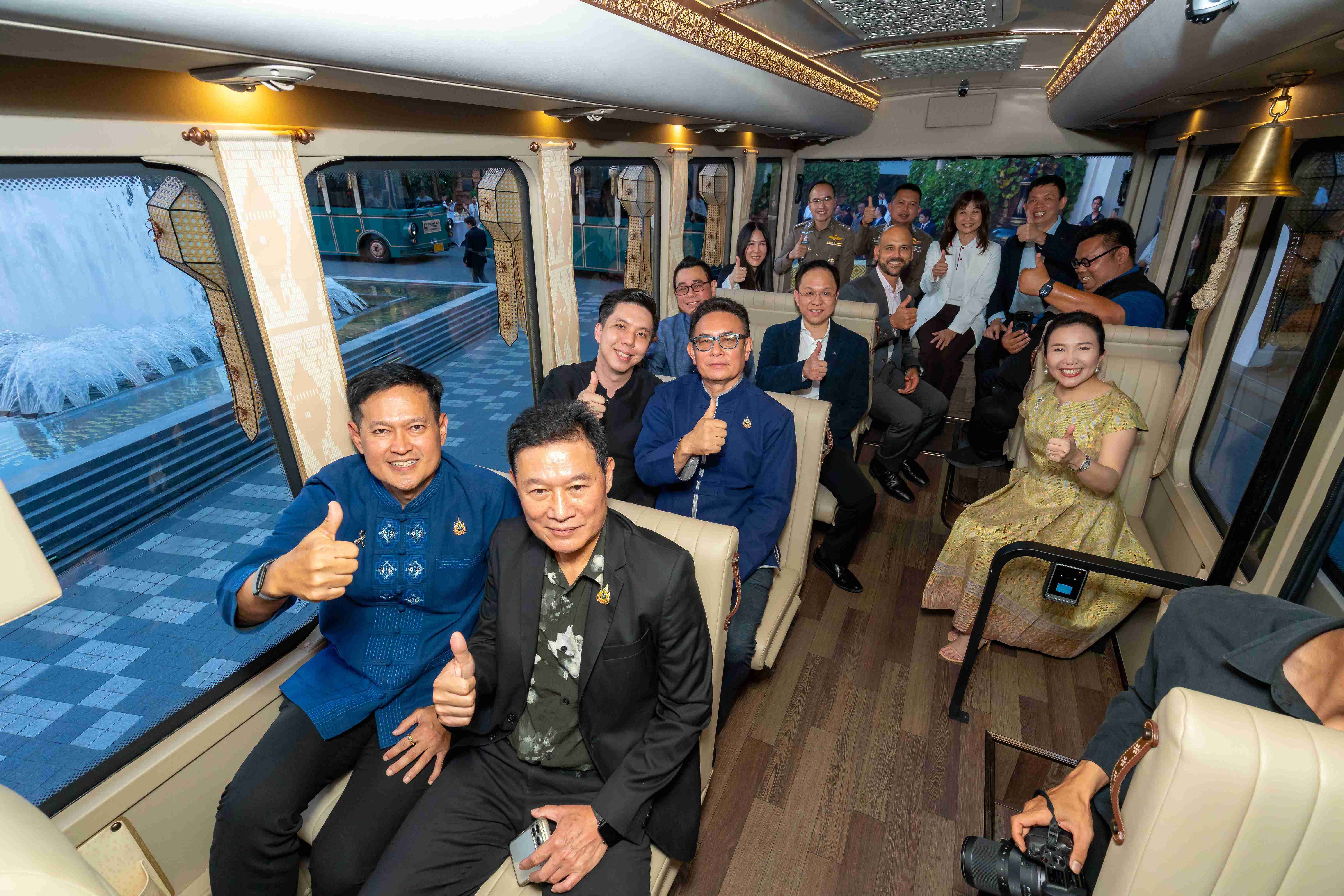 ผู้บริหาร AWC และหน่วยงานภาครัฐจังหวัดเชียงใหม่ในพิธีลงนามความร่วมมือ