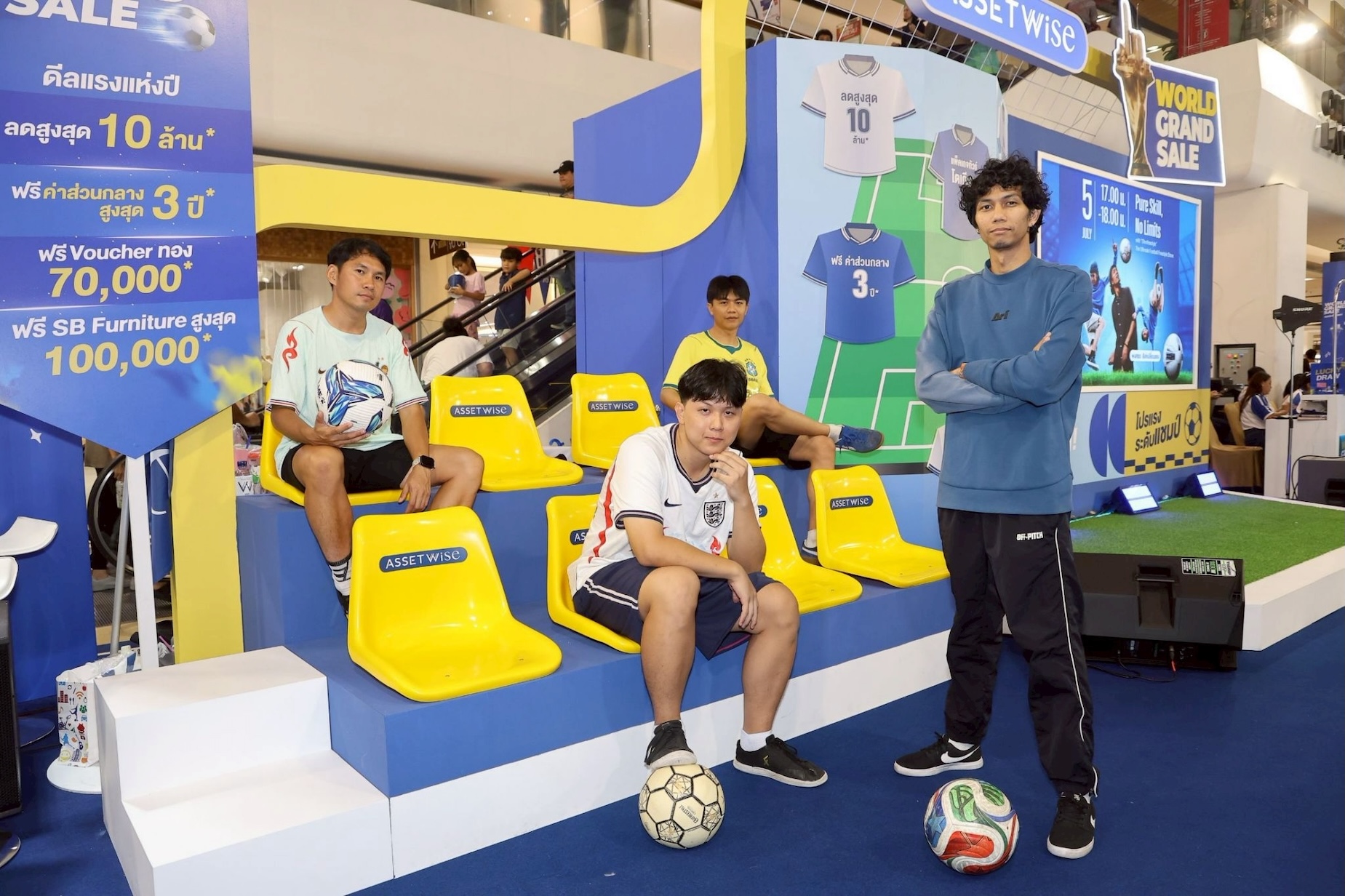 โชว์พิเศษจาก Ohm Freestyle และแกงค์นักกีฬาฟรีสไตล์ฟุตบอล