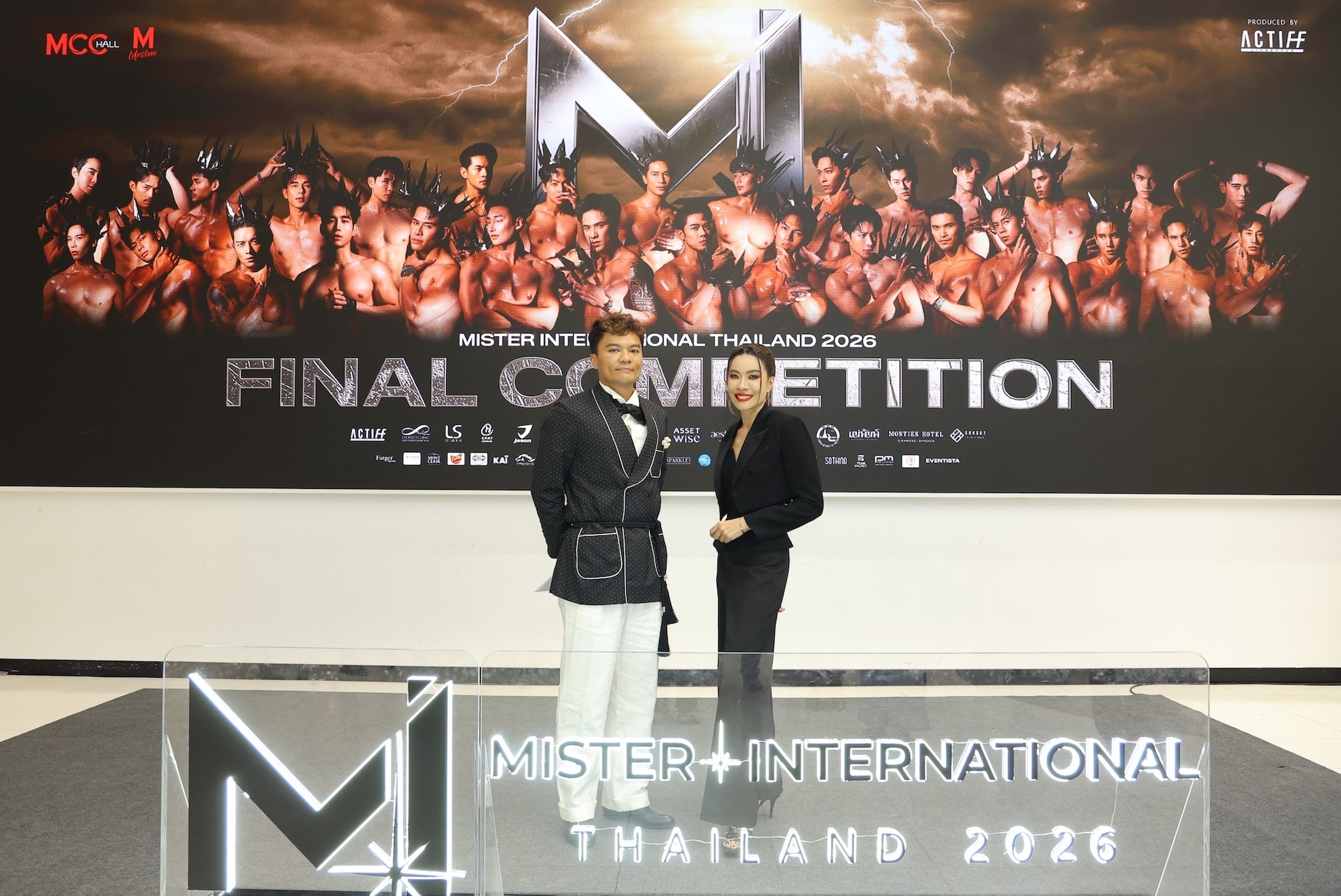 นางสาวพชร ประพันธ์วัฒนะ กรรมการผู้จัดการอาวุโส