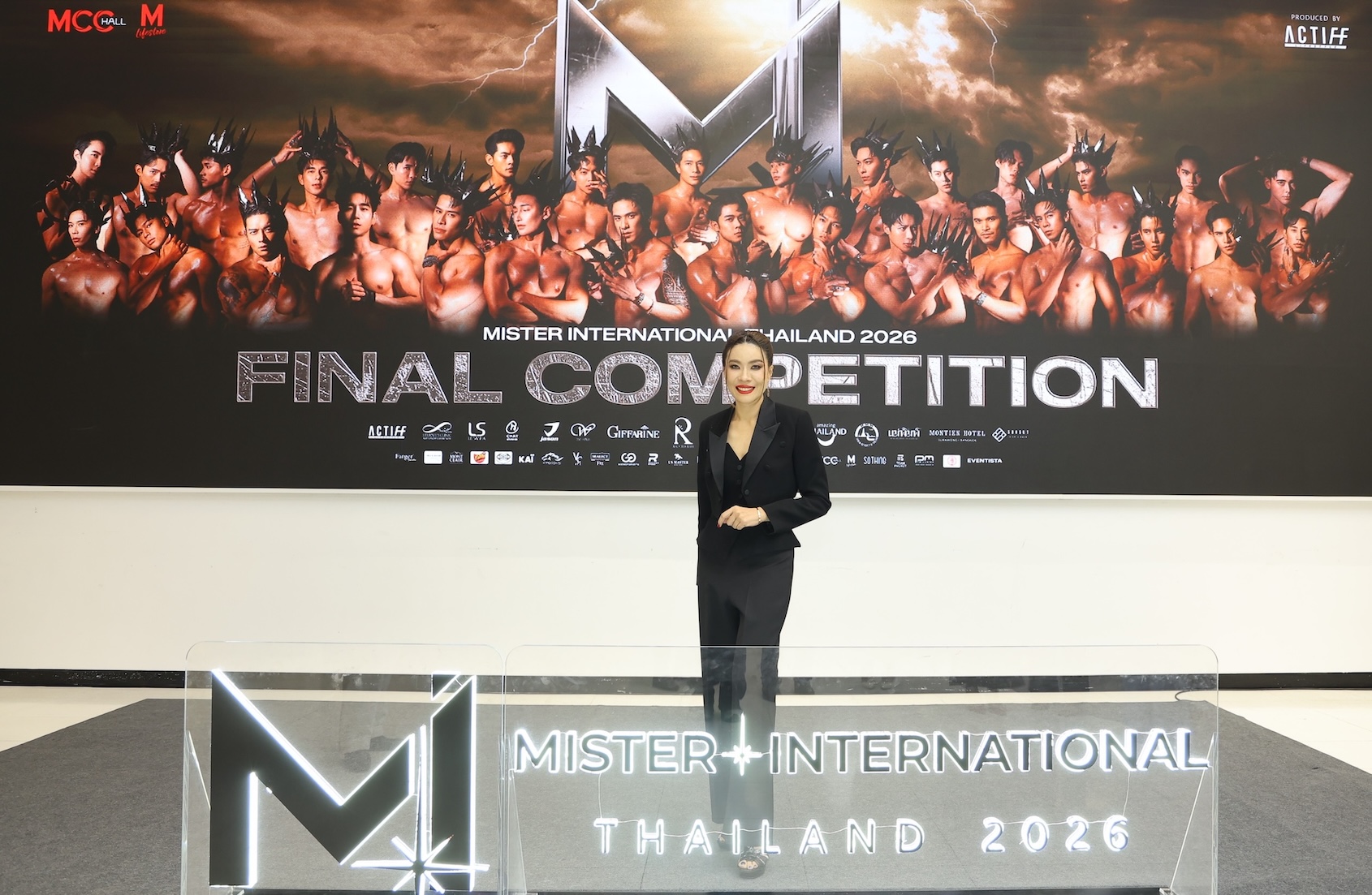 นางสาวพชร ประพันธ์วัฒนะ กรรมการผู้จัดการอาวุโส