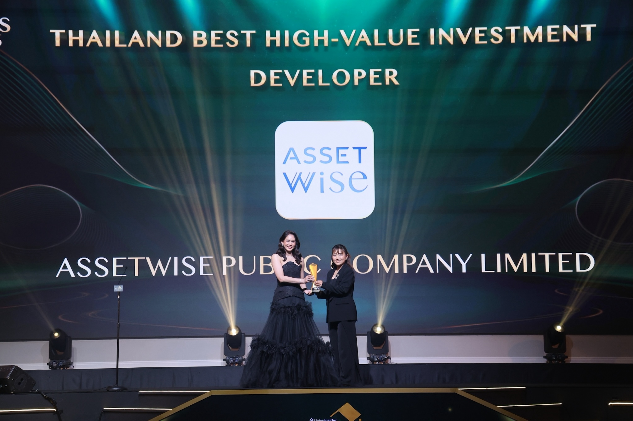 คุณอรุณี ปรีชาวณิชวงศ์ ตัวแทนรับรางวัล