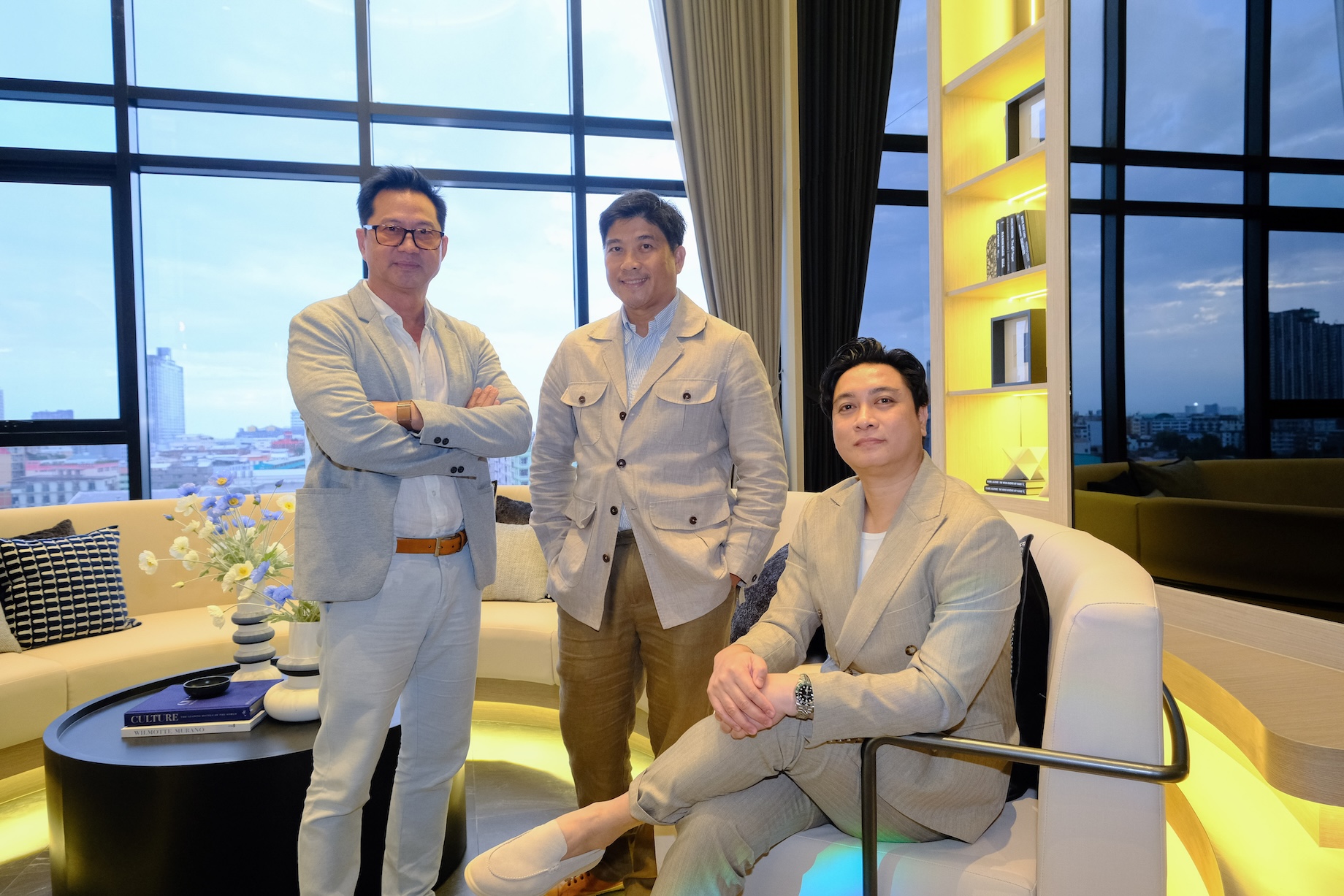 ดีไซเนอร์ (จากซ้าย) คุณรชฏ - คุณธัชพล - คุณธนภัค