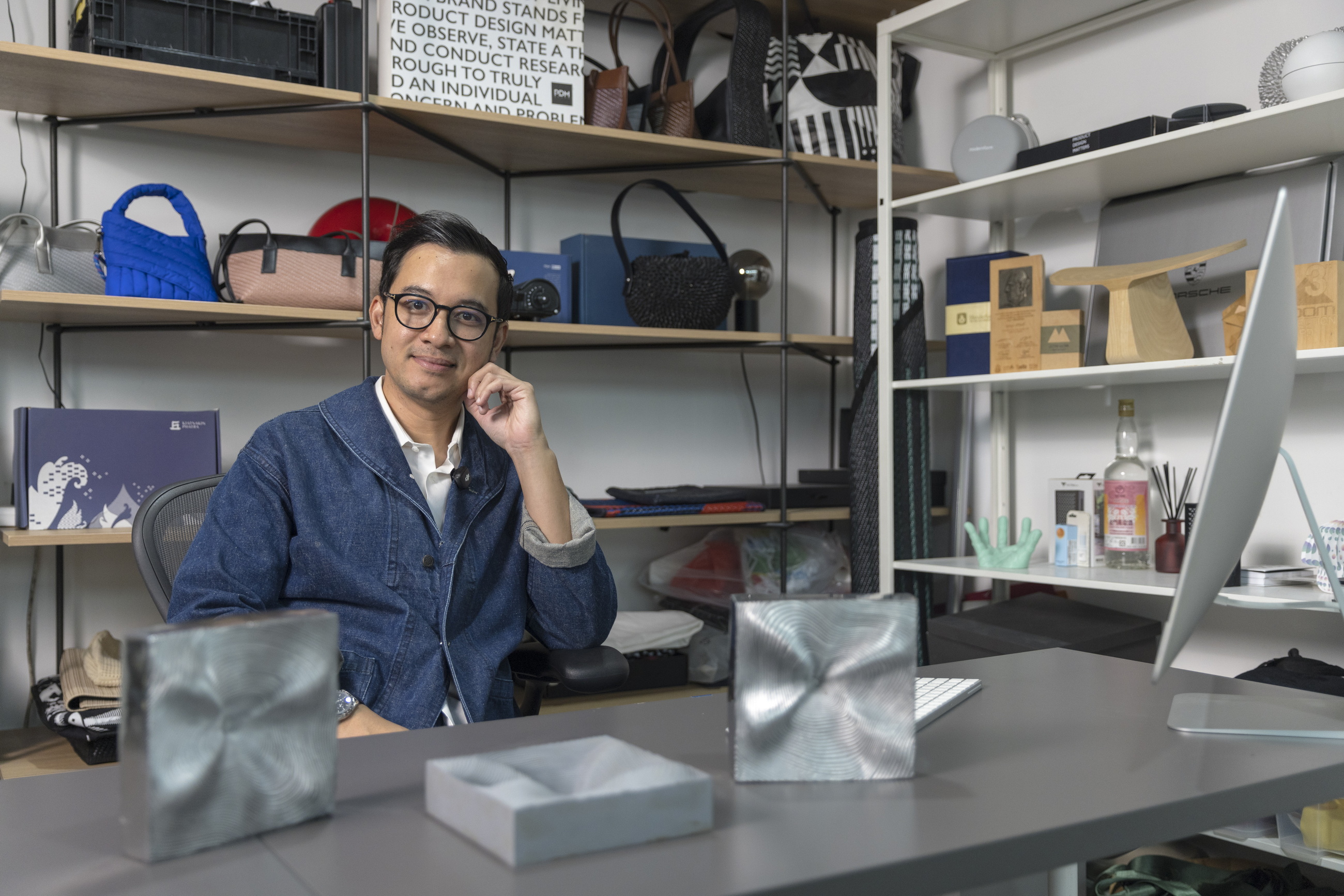 คุณดุลยพล ศรีจันทร์ Creative Director ของ PDM ผู้ออกแบบโล่รางวัลบ้านและสวน Awards 2026