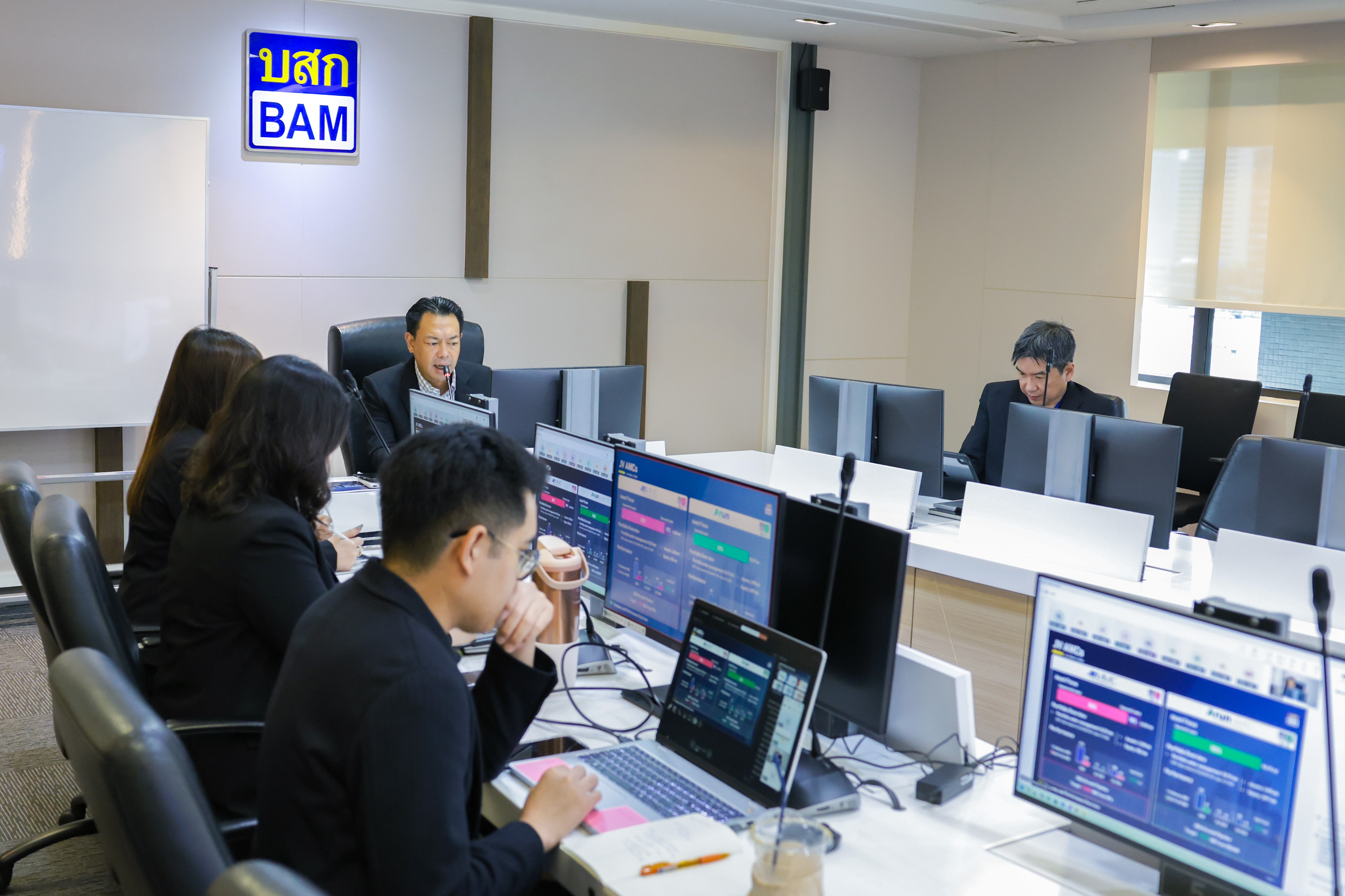ภาพคณะผู้บริหาร BAM ร่วมกิจกรรม Virtual Group Call