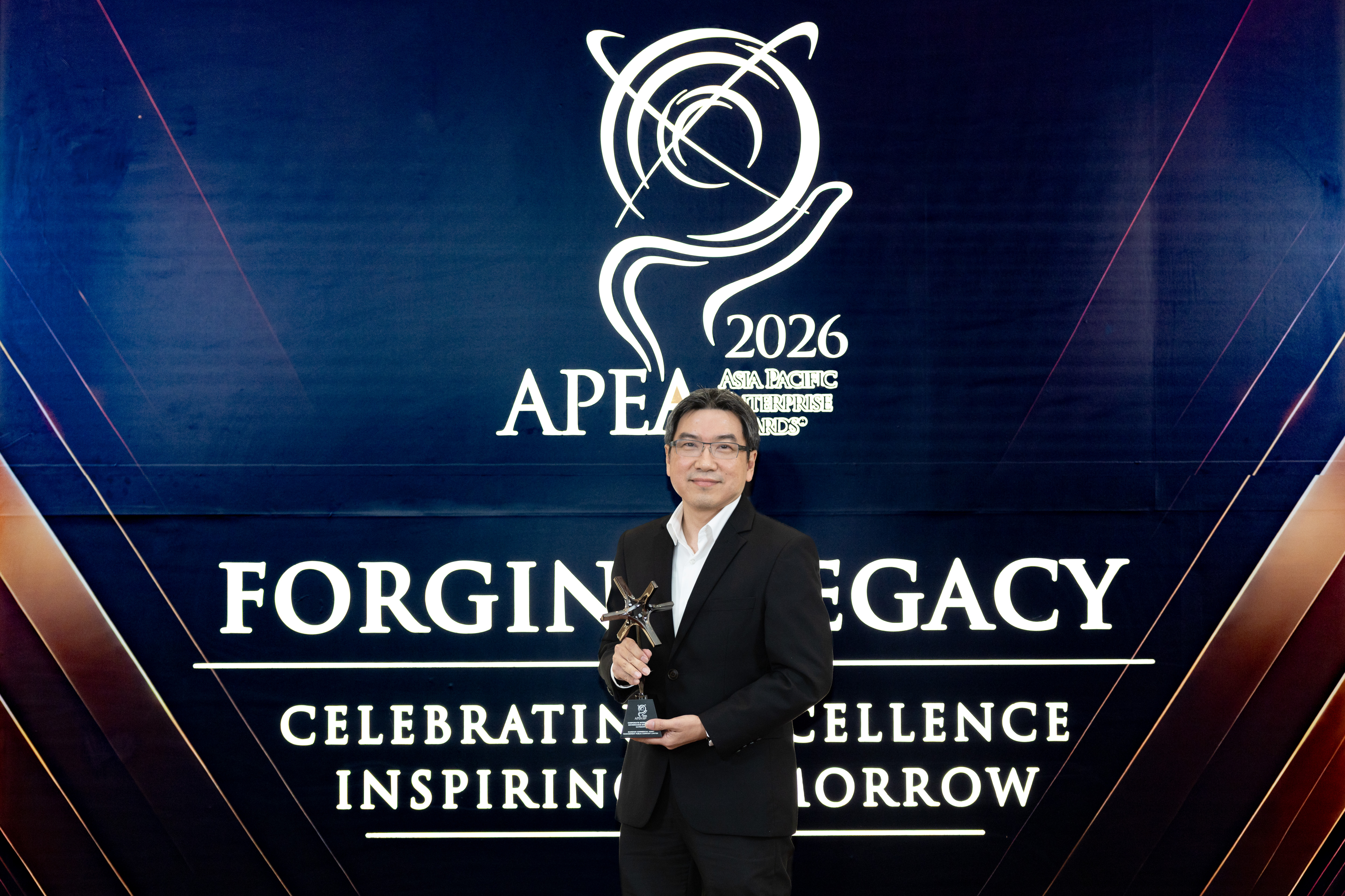 ดร.รักษ์ วรกิจโภคาทร รับรางวัล Master Entrepreneur Award
