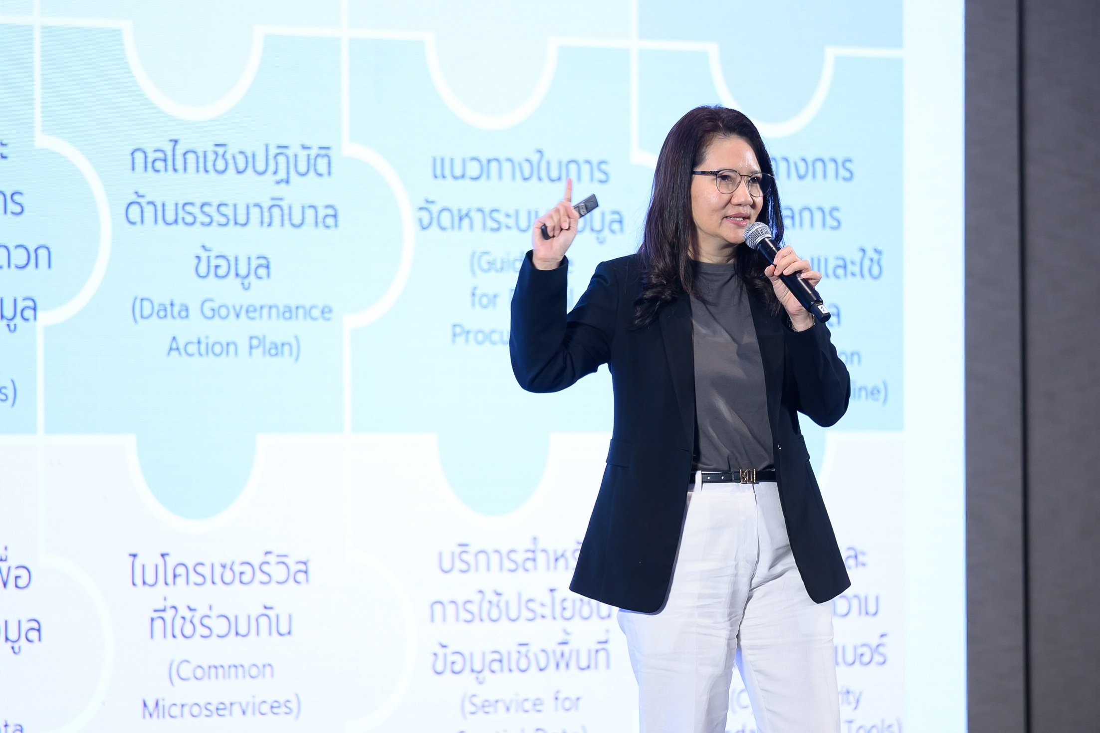 ภาพ ศ. ดร.ธีรณี อจลากุล ผู้อำนวยการสถาบันข้อมูลขนาดใหญ่ (BDI)