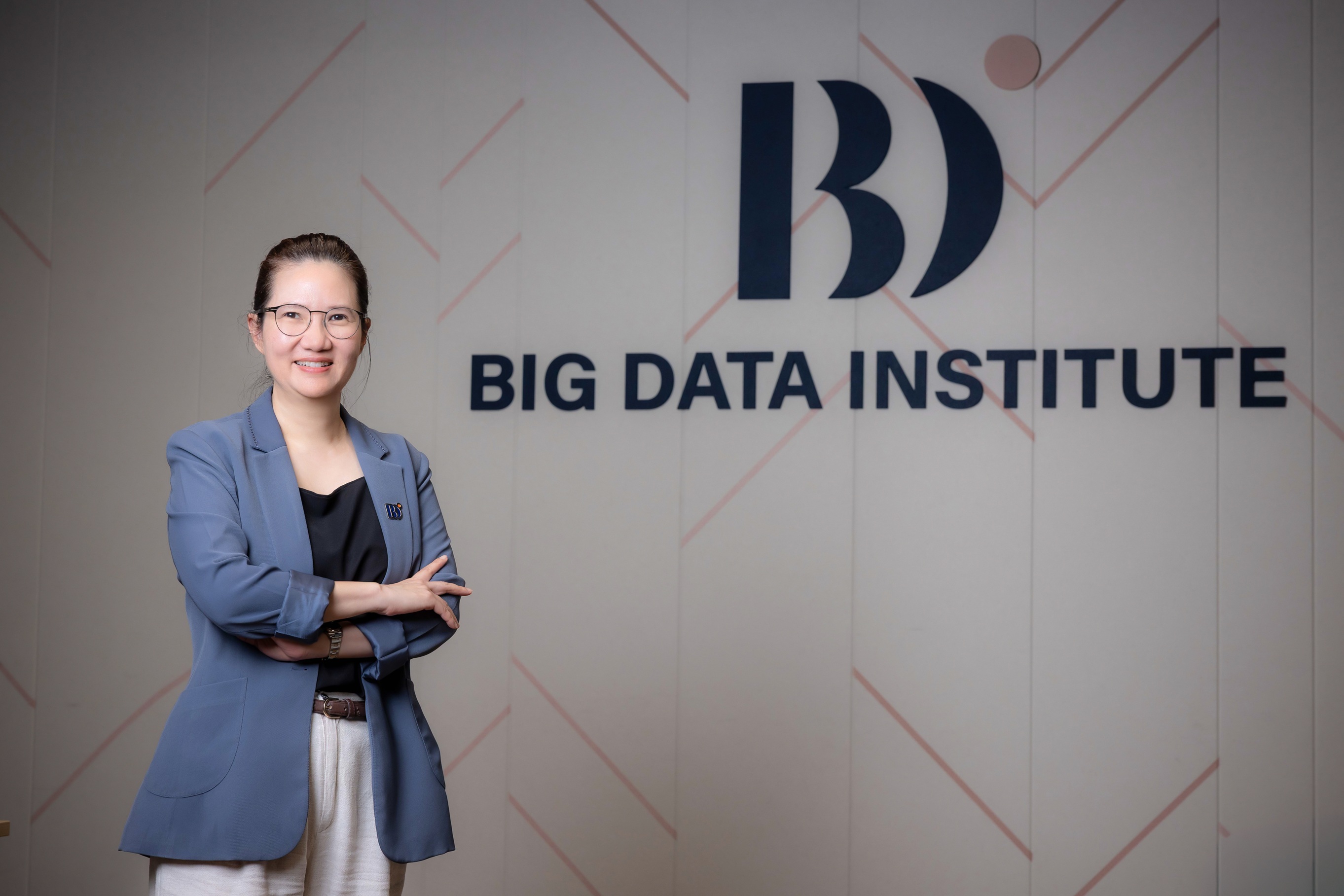 ศ. ดร.ธีรณี อจลากุล ผู้อำนวยการสถาบันข้อมูลขนาดใหญ่ (BDI)