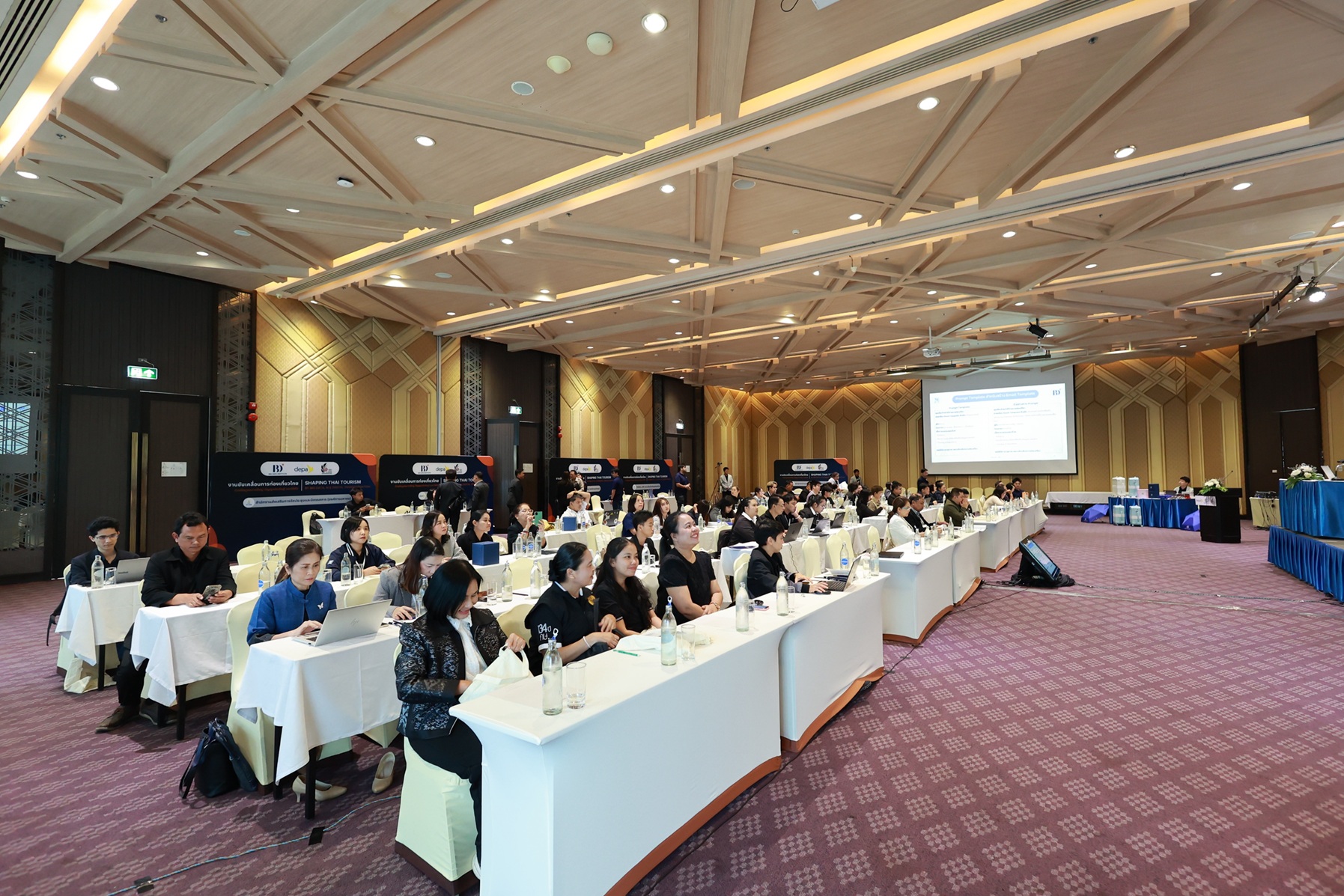 บรรยากาศการเสวนาในงาน SHAPING THAI TOURISM