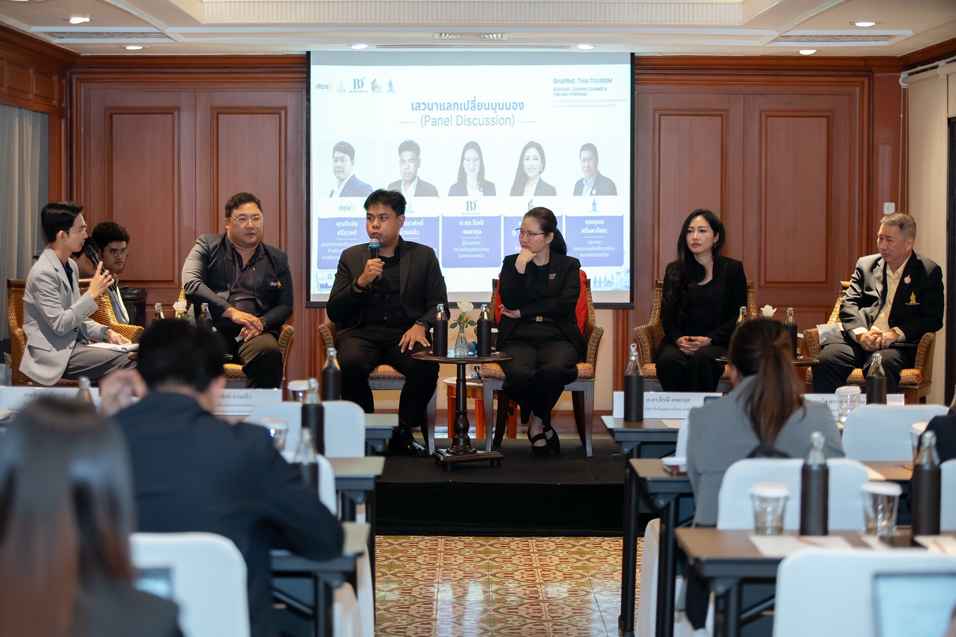 ผู้เข้าร่วมงาน SHAPING THAI TOURISM จากภาครัฐ ภาคเอกชน และผู้ประกอบการท่องเที่ยว