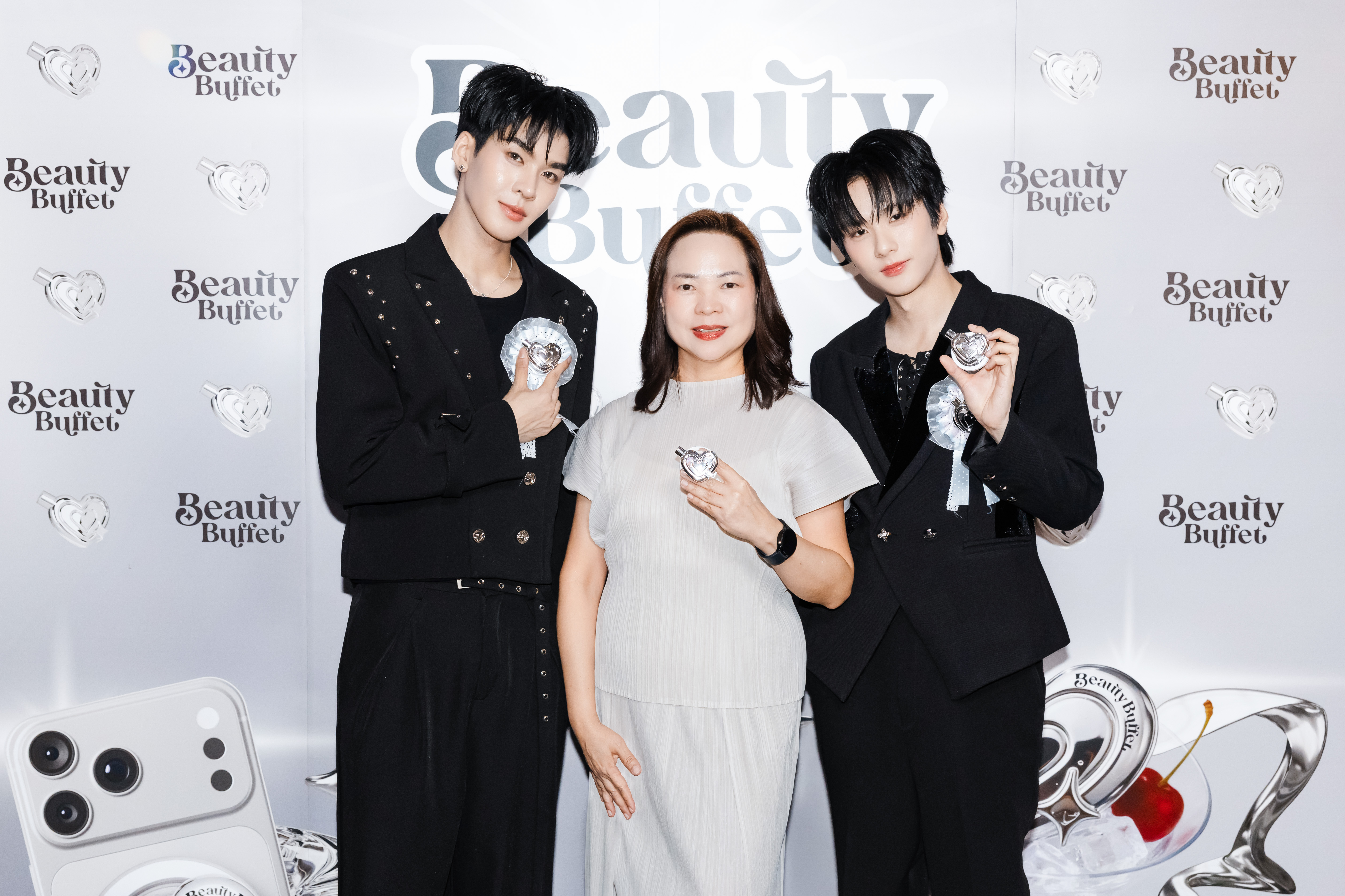 ผู้บริหาร BEAUTY BUFFET และพรีเซนเตอร์ในงานเปิดตัว