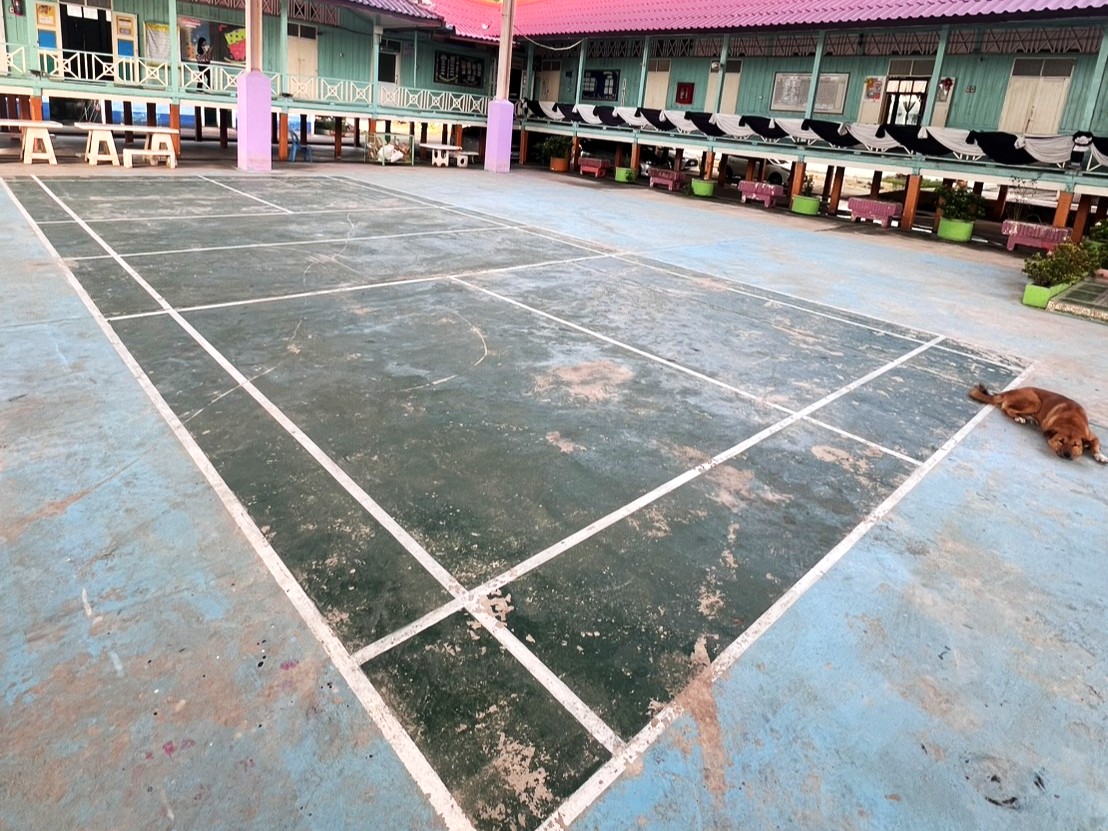 ภาพบรรยากาศการทาสีปรับปรุงสนามโรงเรียน