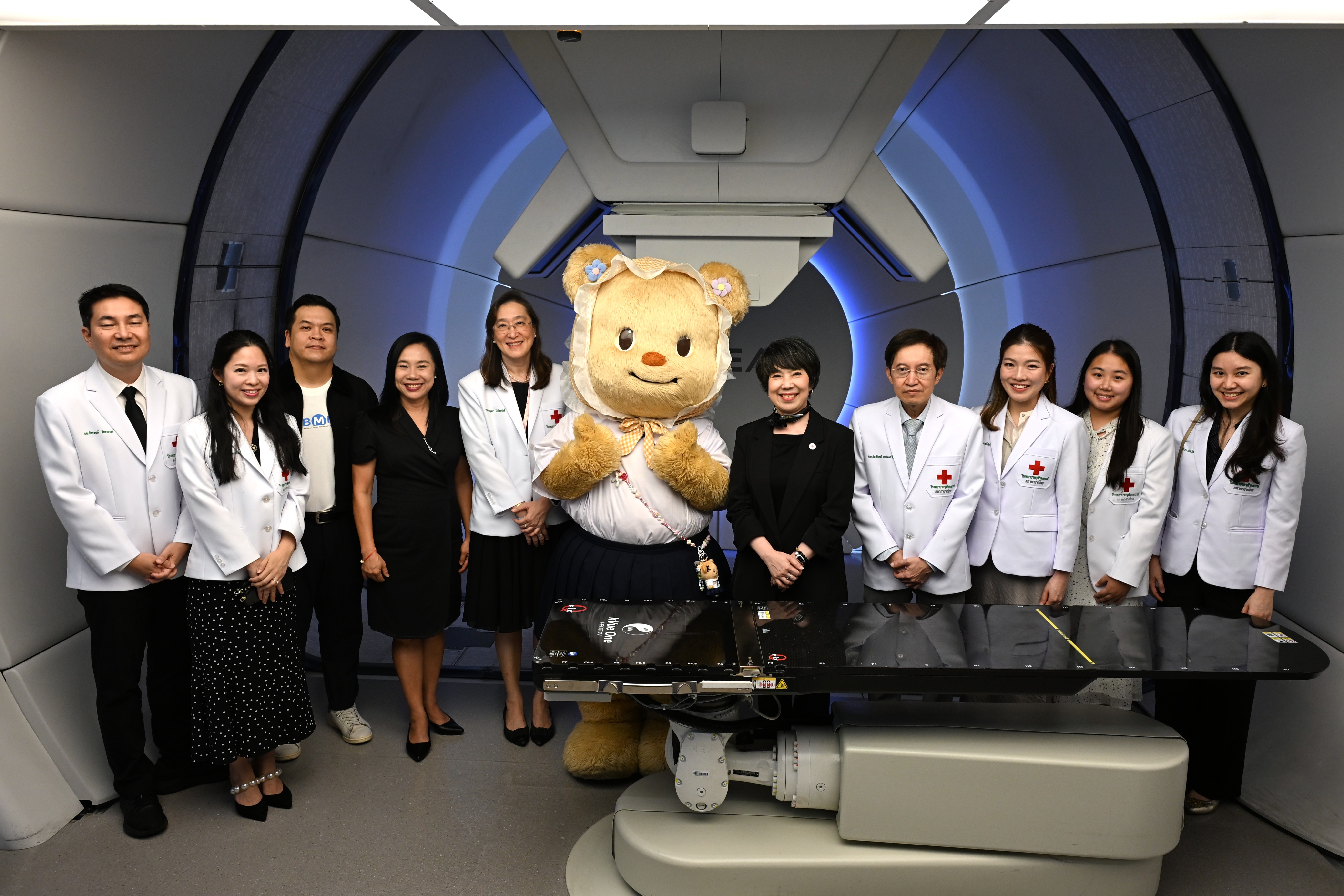 น้องเนยเยี่ยมชมศูนย์โปรตอนสมเด็จพระเทพรัตนราชสุดาฯ โรงพยาบาลจุฬาลงกรณ์