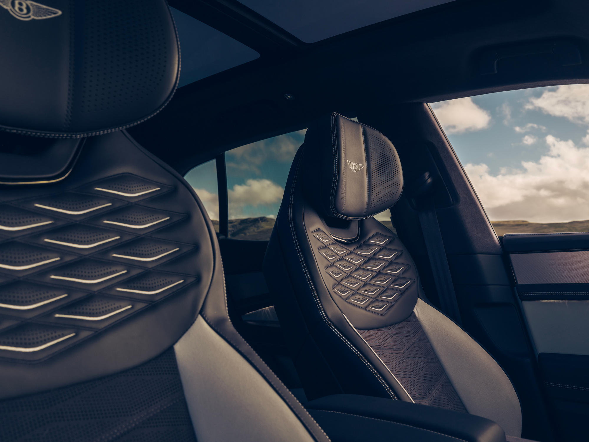 ภายในห้องโดยสาร Bentley Torcal First Edition