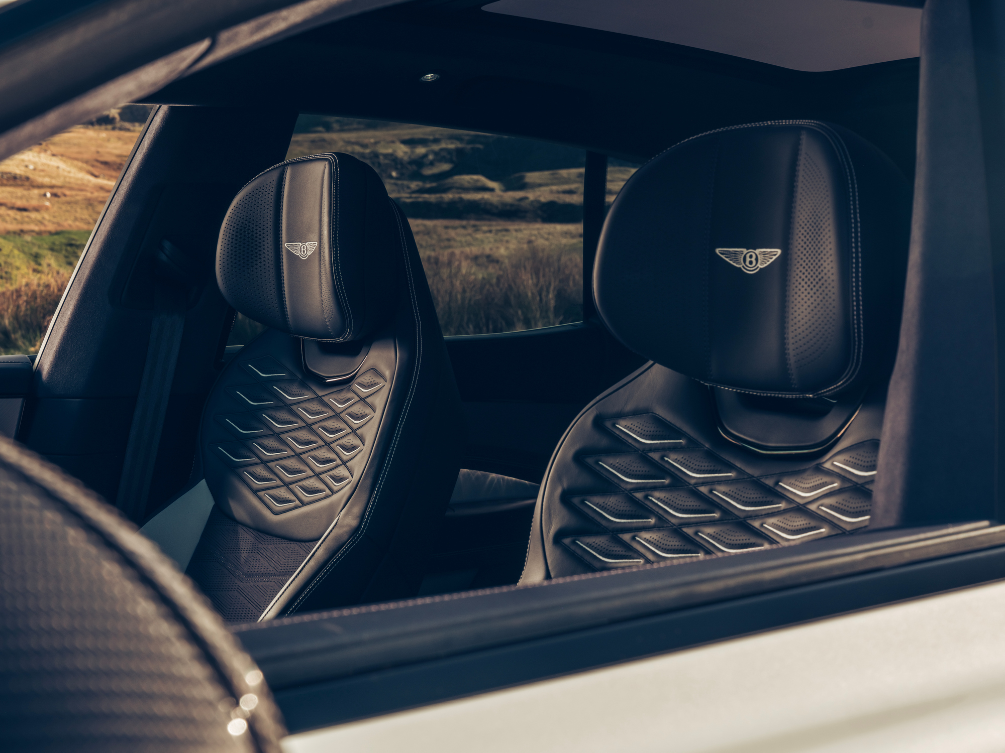 งานฝีมือและวัสดุภายใน Bentley Torcal First Edition