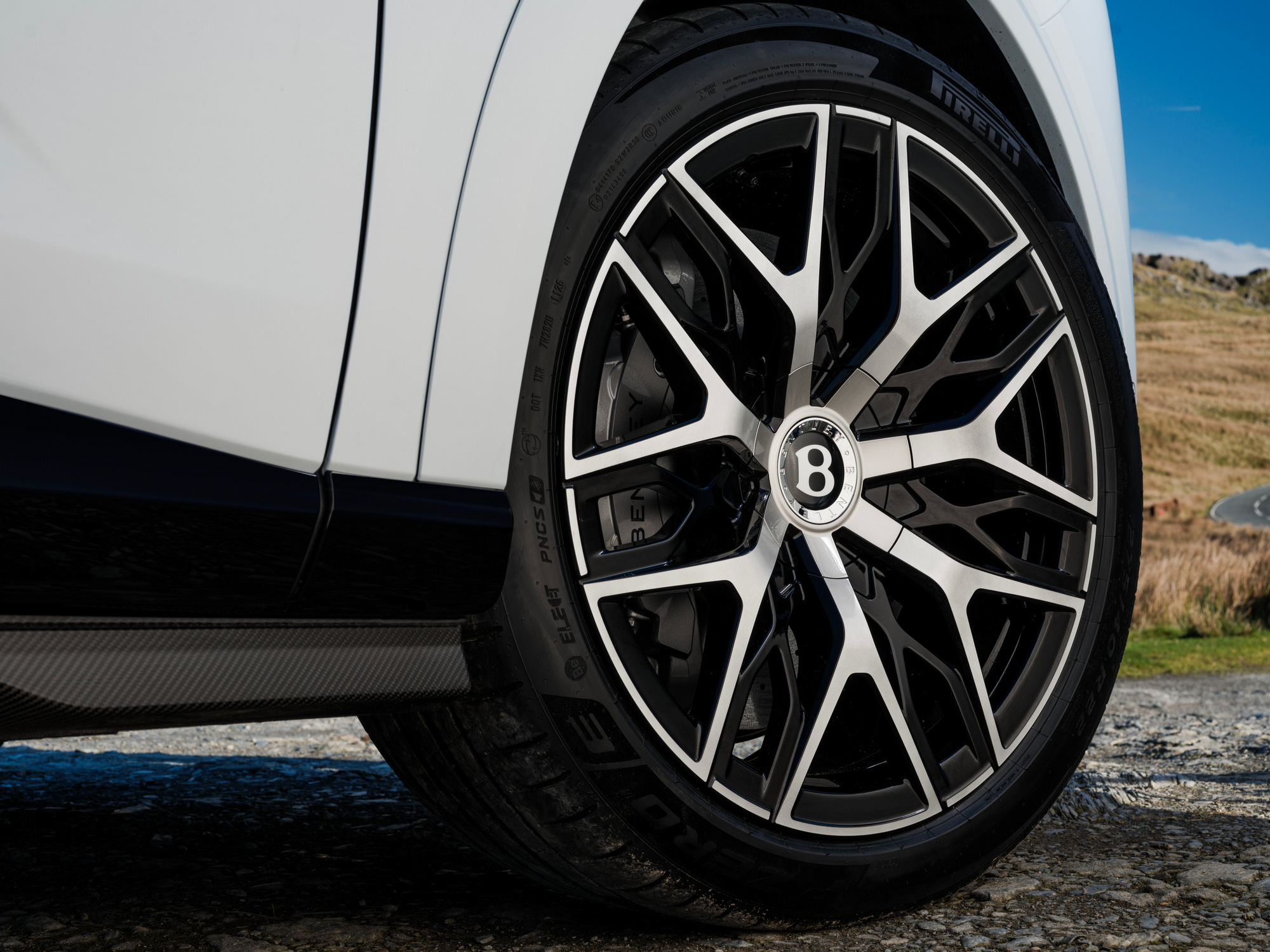 ชุดแต่งคาร์บอนไฟเบอร์ของ Bentley Torcal First Edition