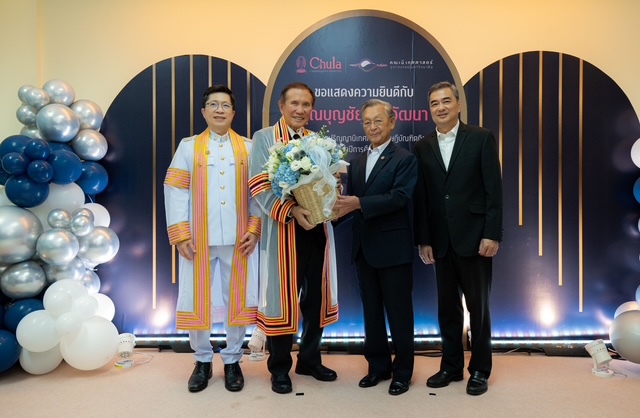 บุญชัย โชควัฒนา ในพิธีเข้ารับพระราชทานปริญญากิตติมศักดิ์