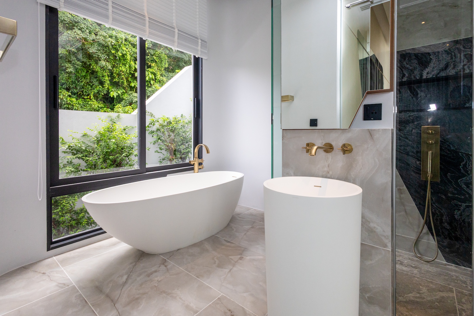 สถาปัตยกรรม Yacht-Inspired ของพูลวิลล่า BOTANICA Sky Valley