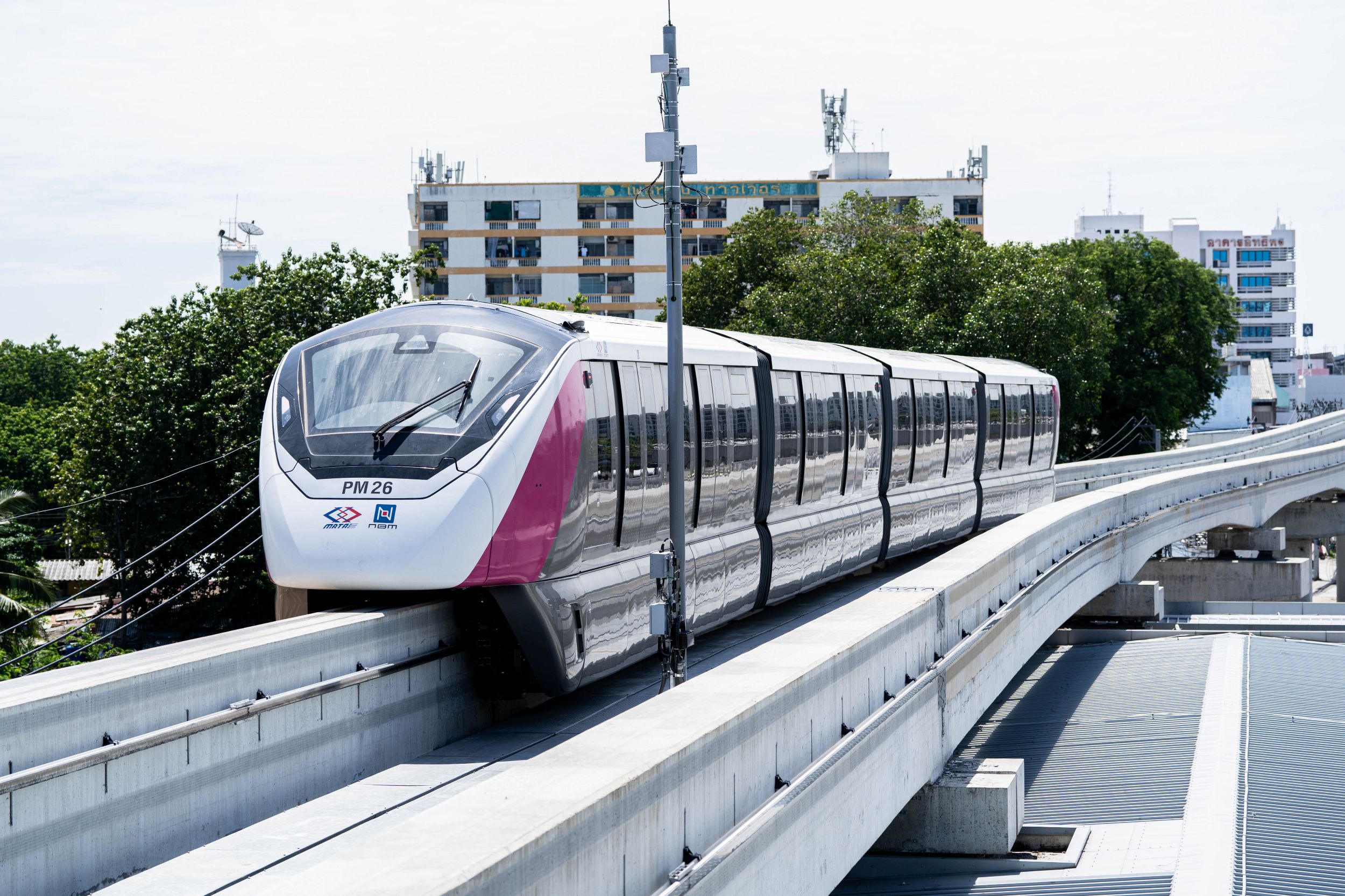 รถไฟฟ้าสายสีชมพูของบีทีเอส กรุ๊ปฯ