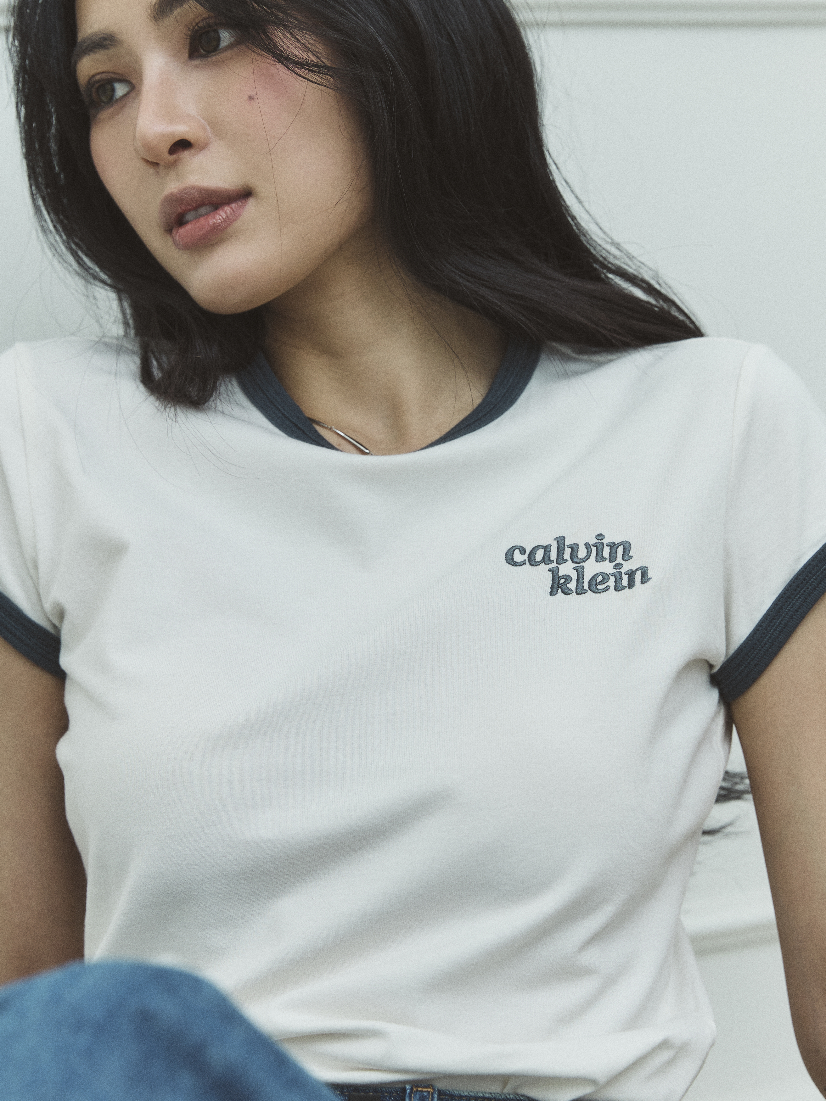 หลิงหลิง โทมัส ธีรทัศน์ และซี ทวินันท์ ในไอเท็ม Calvin Klein Fall 2026
