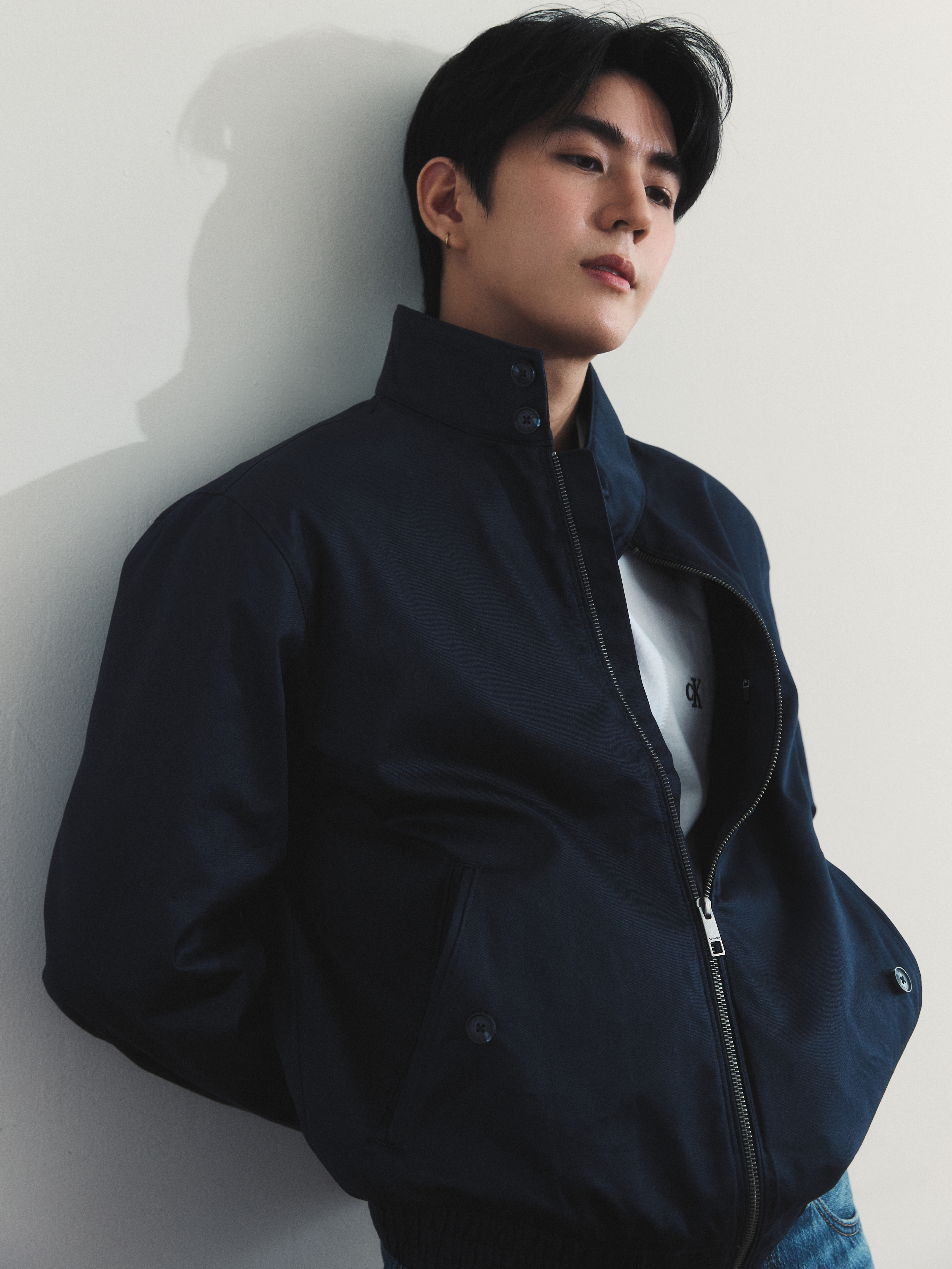หลิงหลิง โทมัส ธีรทัศน์ และซี ทวินันท์ ในไอเท็ม Calvin Klein Fall 2026