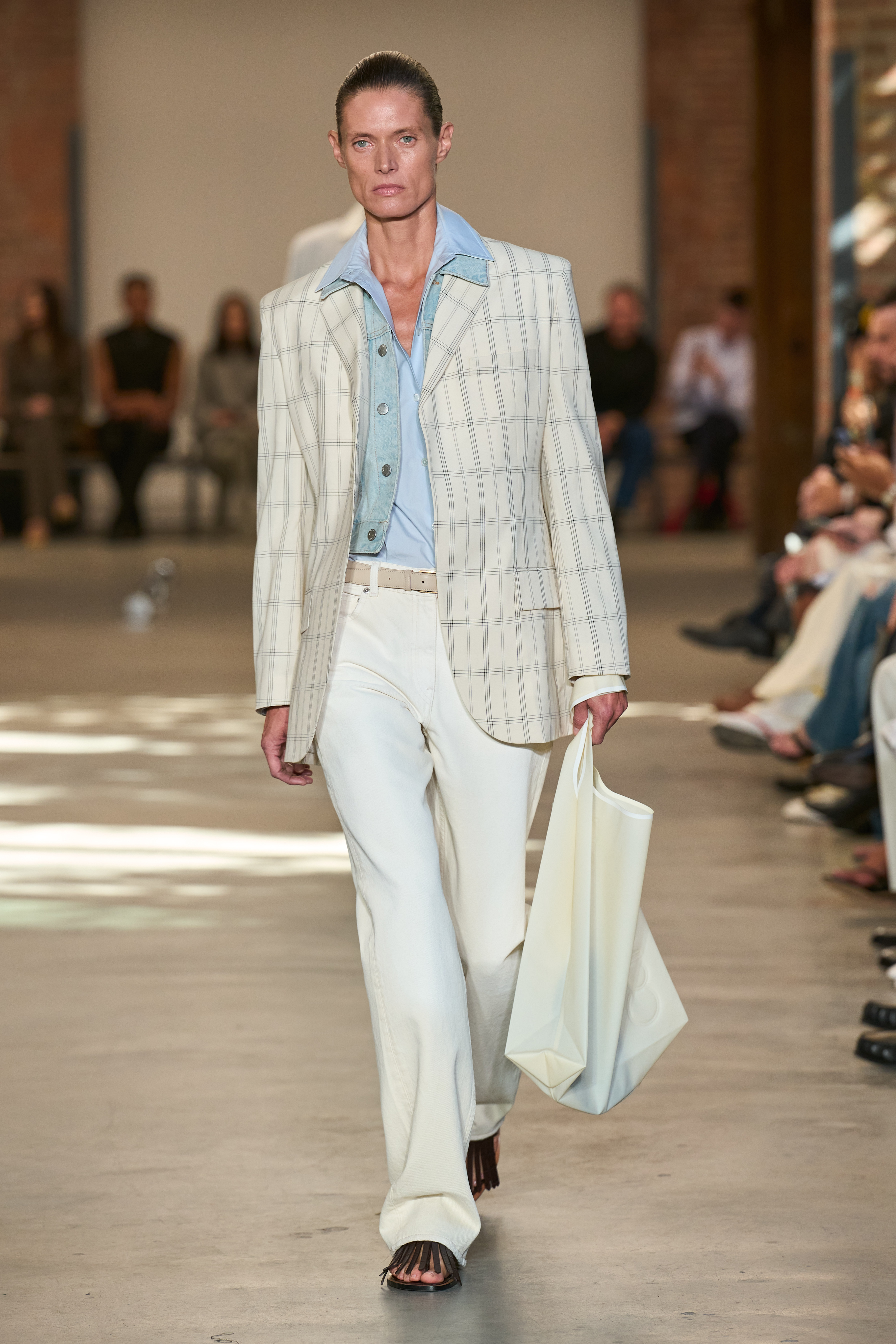 ลุคจากรันเวย์ Calvin Klein Collection Spring 2027