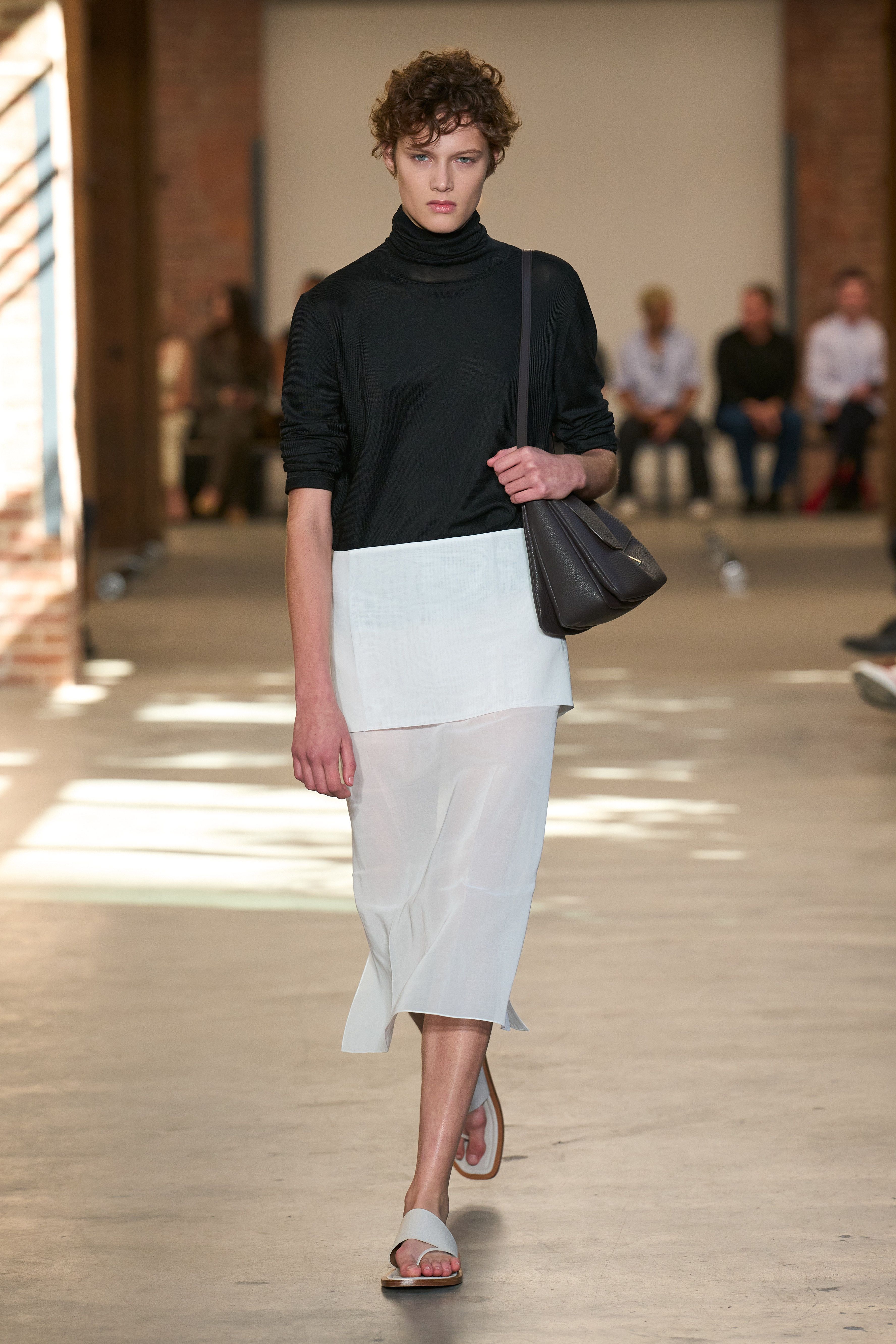 ลุคจากรันเวย์ Calvin Klein Collection Spring 2027