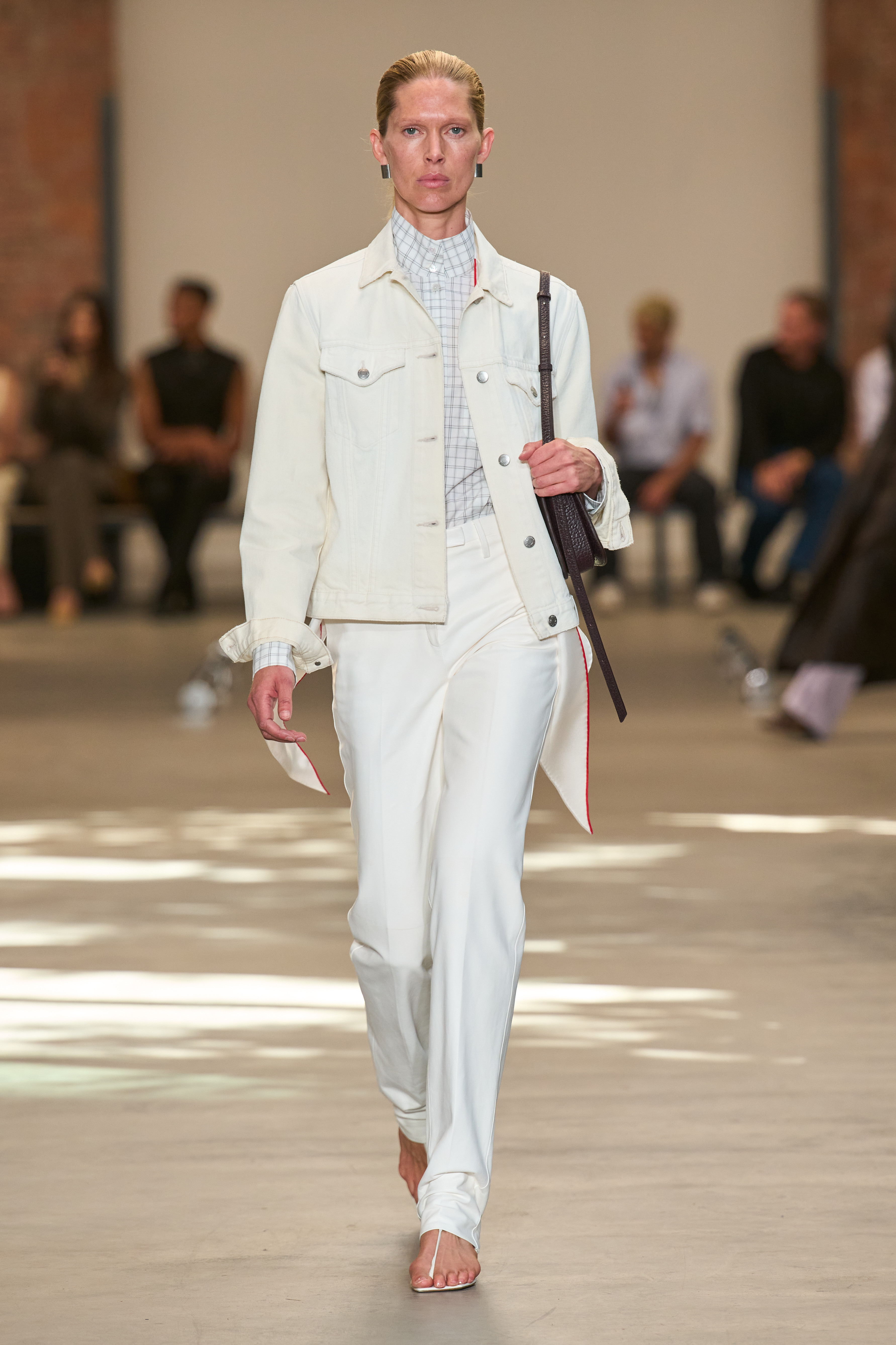 ลุคจากรันเวย์ Calvin Klein Collection Spring 2027