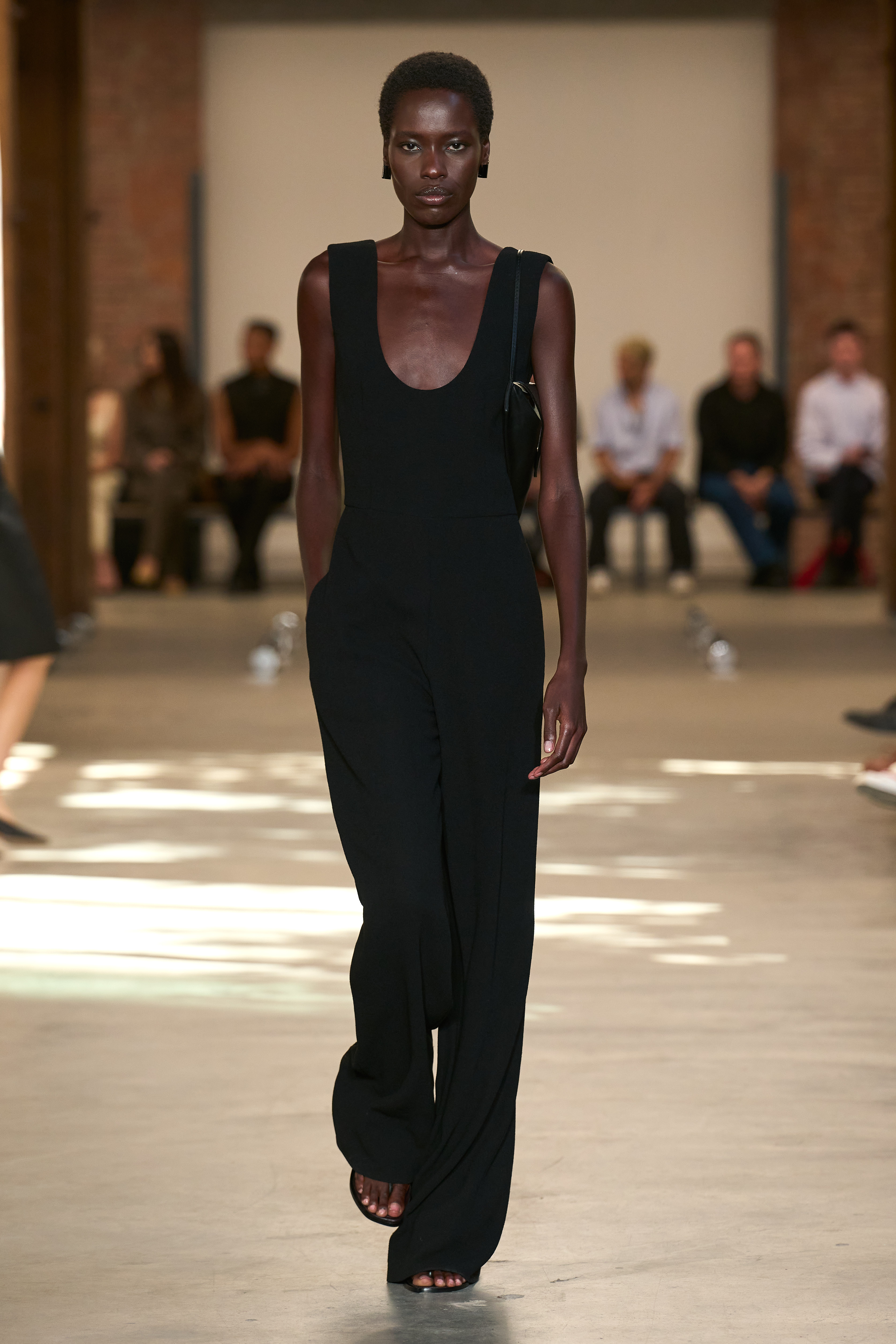 ลุคเด่นจาก Calvin Klein Collection Spring 2027