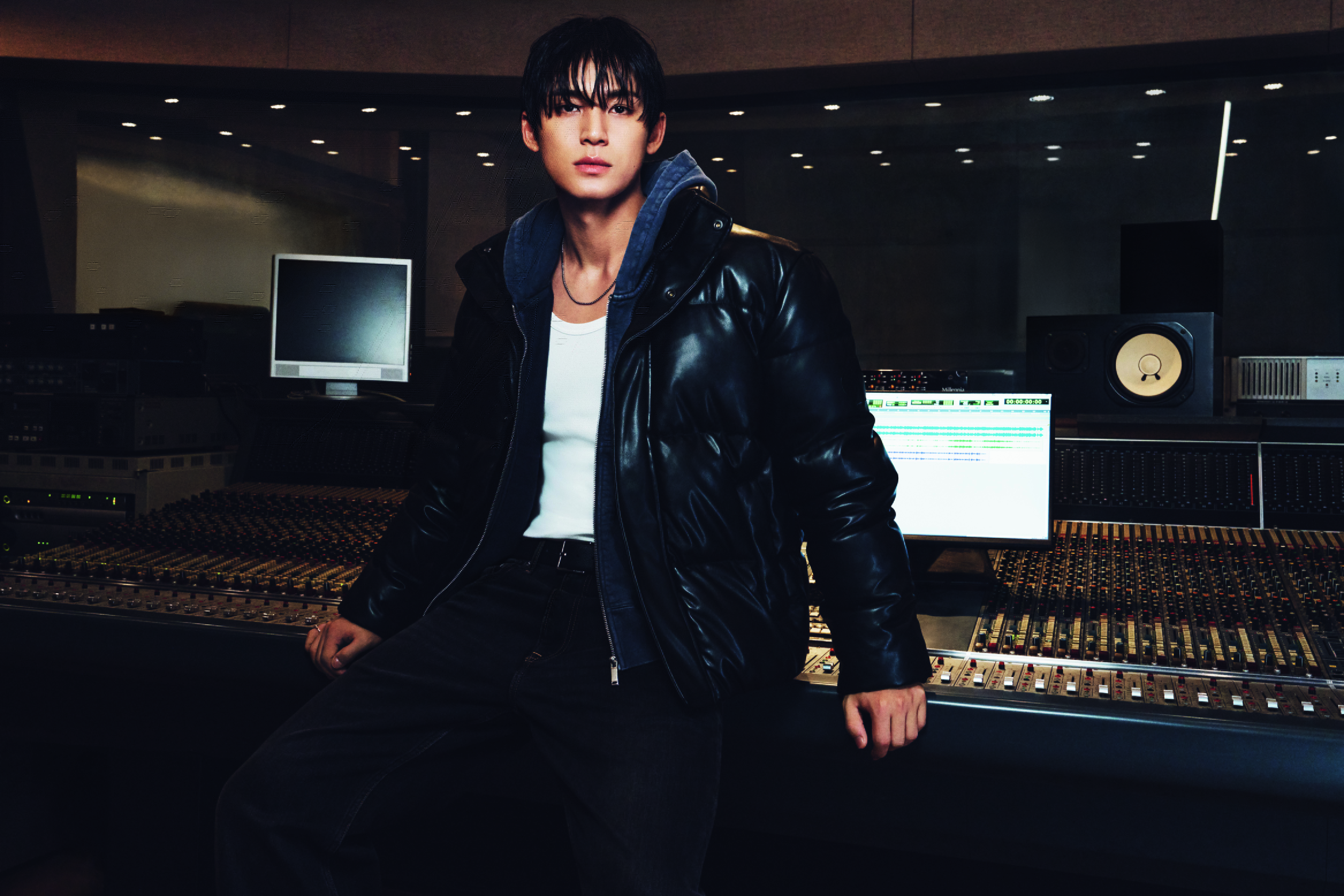 MINGYU กับแจ็กเก็ตพัฟเฟอร์หนังเทียม Calvin Klein Fall 2026