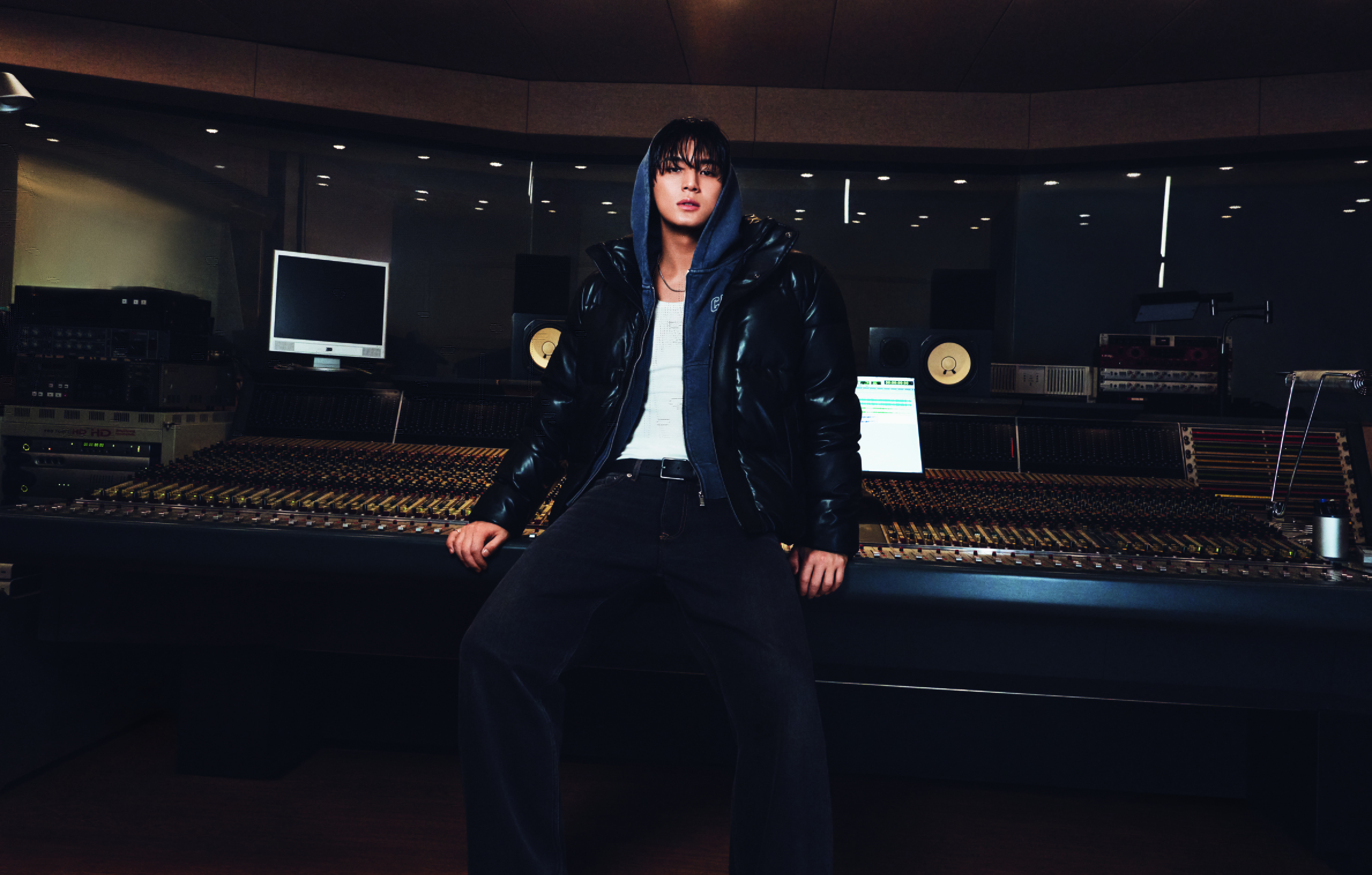 ลุคแจ็กเก็ตพัฟเฟอร์หนังเทียม Calvin Klein Fall 2026