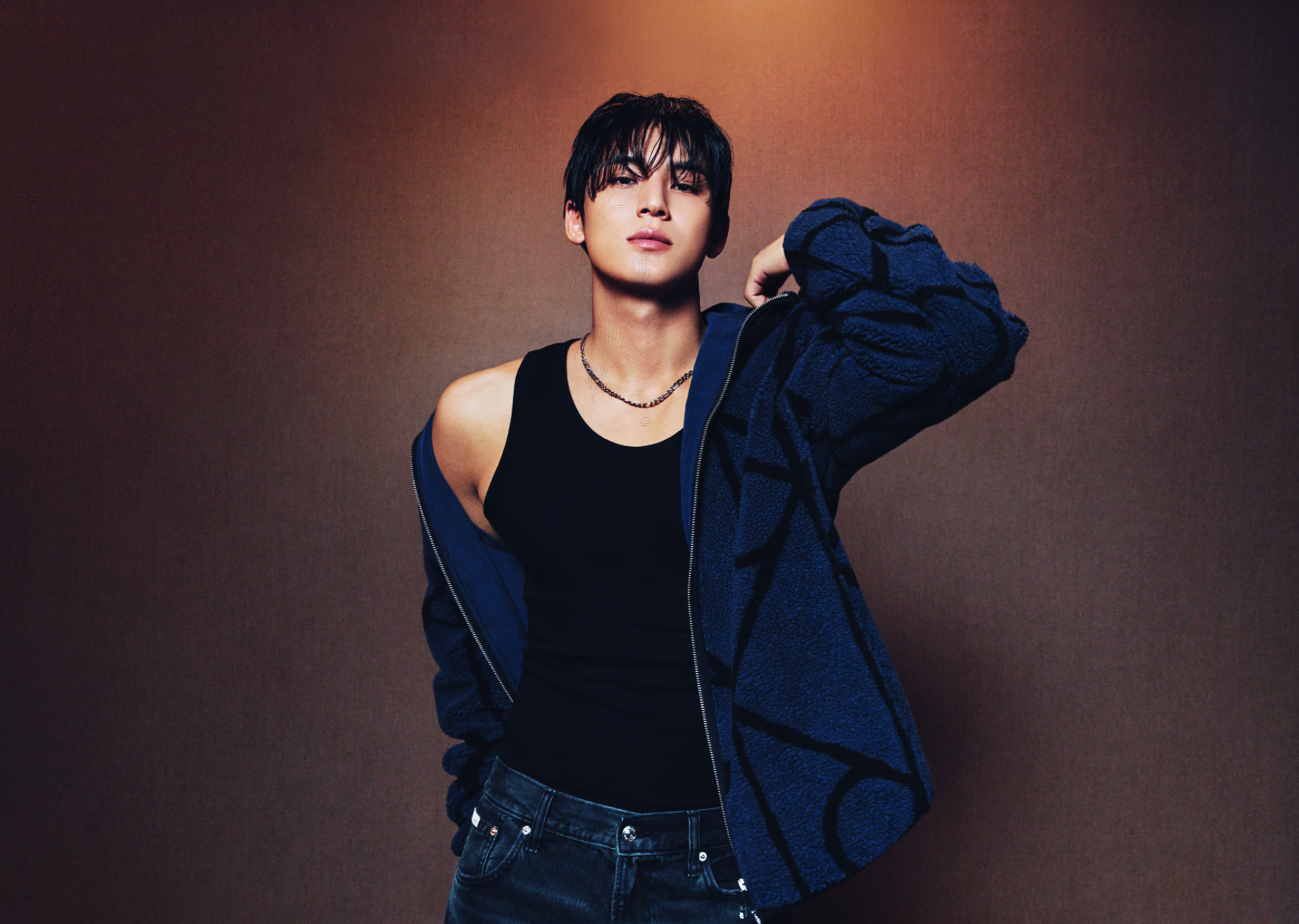 MINGYU กับเสื้อฮู้ดเชอร์ปาแต่งตราสัญลักษณ์ Calvin Klein Fall 2026