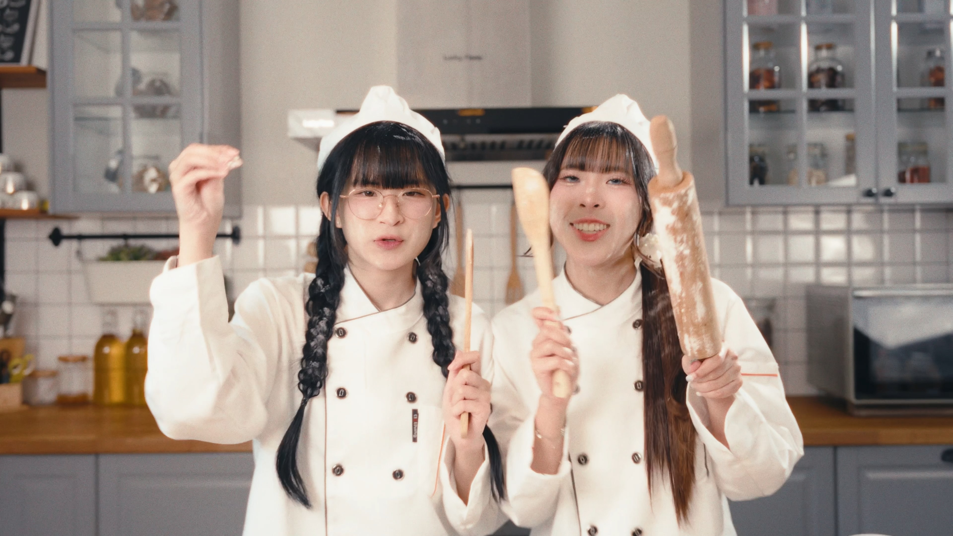ภาพจากมิวสิควิดีโอเพลง Tornado Festival
