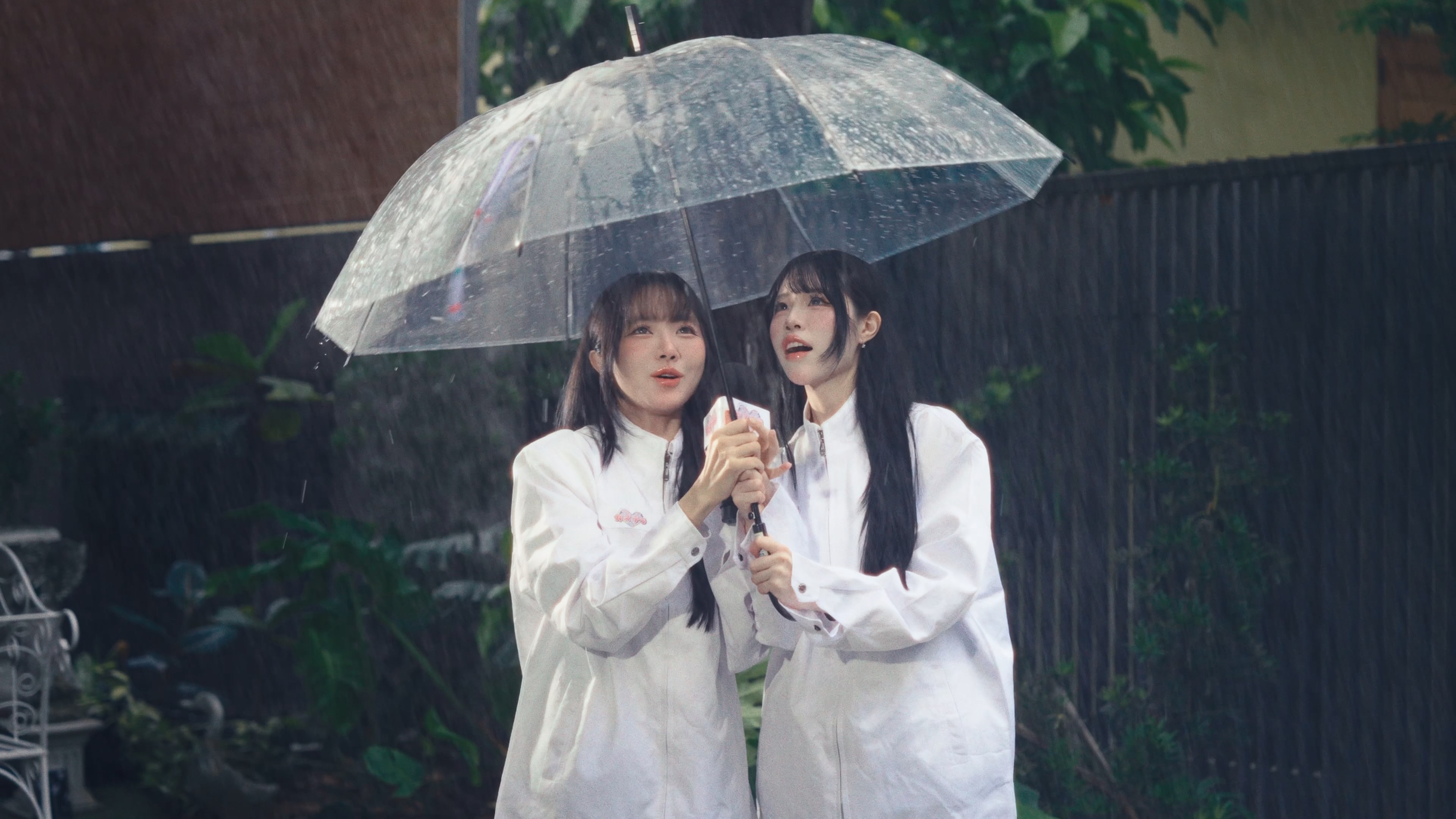 ภาพจากมิวสิควิดีโอเพลง Tornado Festival