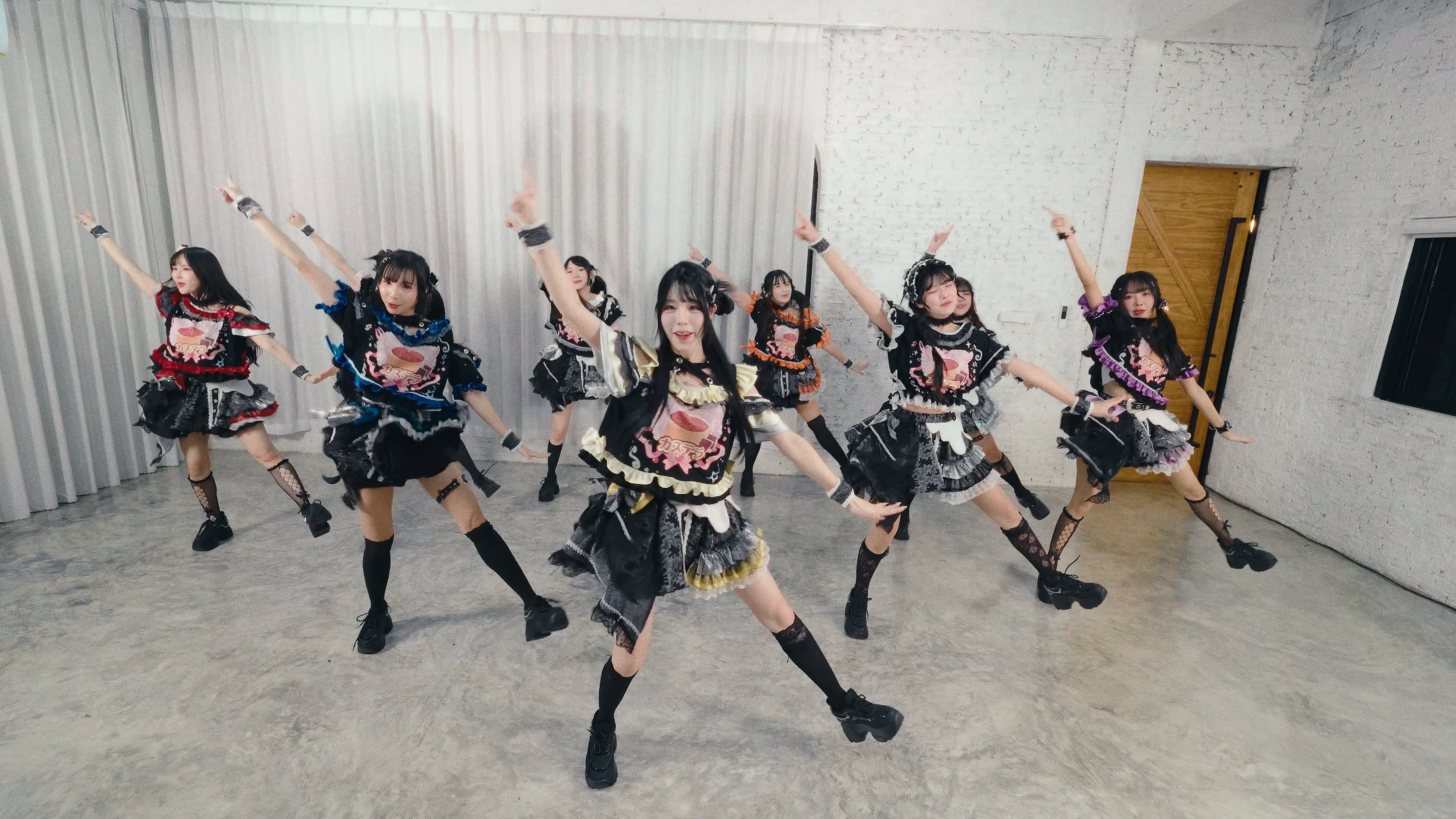 ภาพจากมิวสิควิดีโอเพลง Tornado Festival