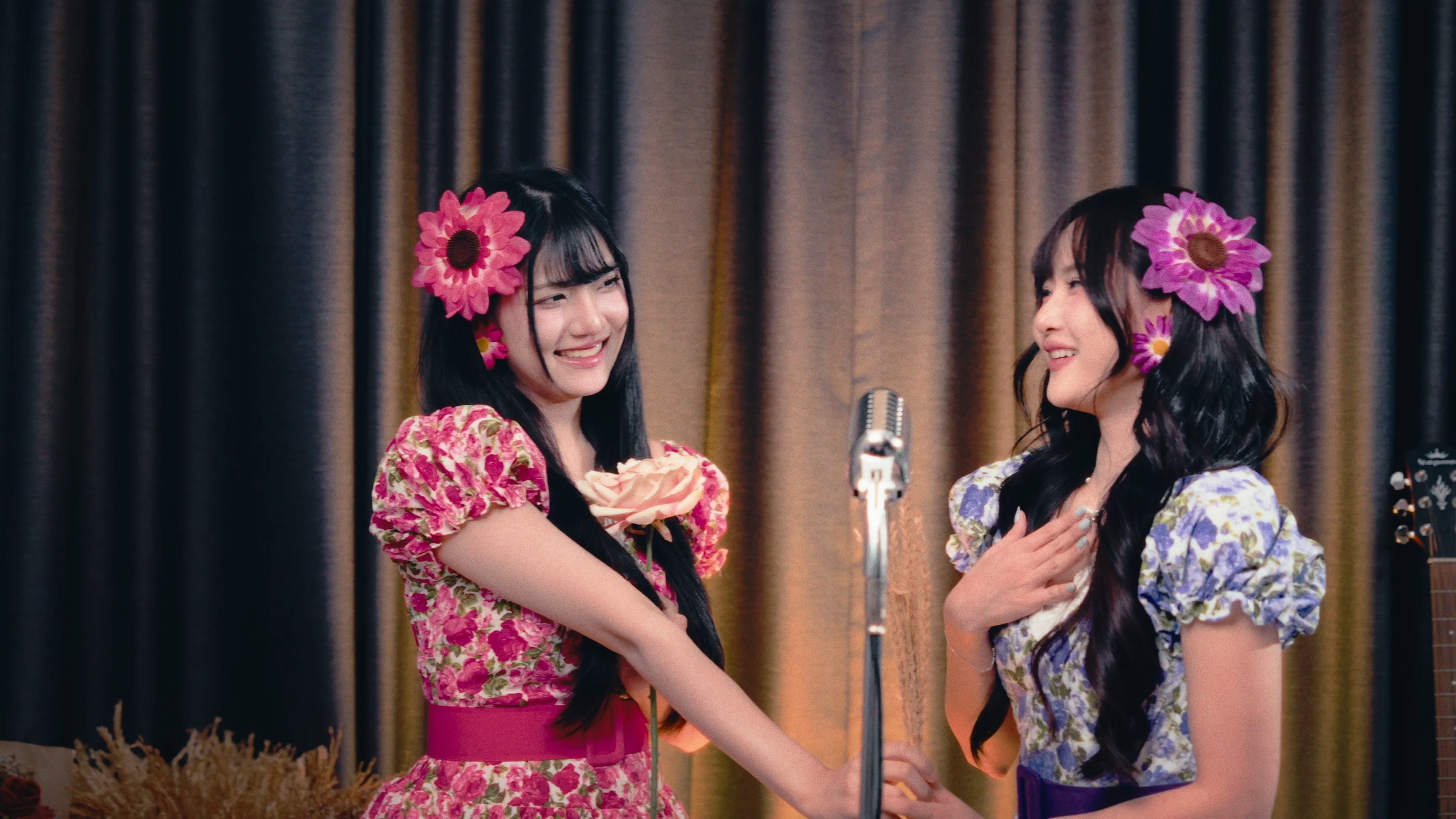 ภาพจากมิวสิควิดีโอเพลง Tornado Festival