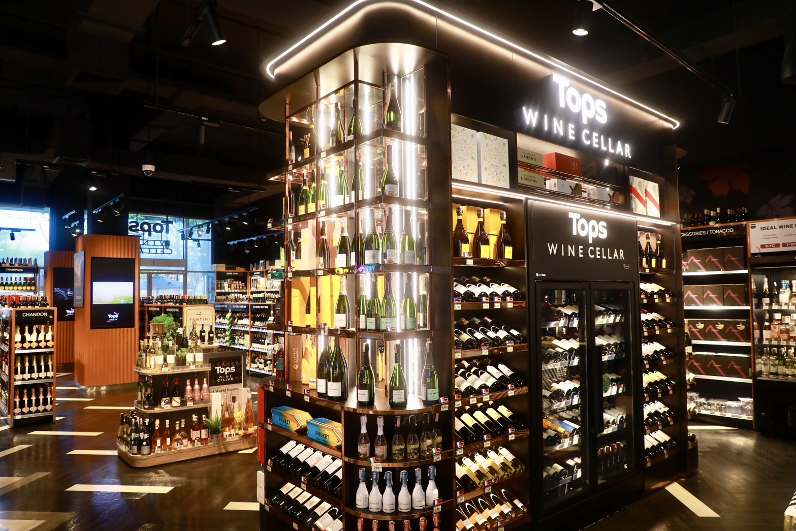 TOPS FOOD HALL Northville
