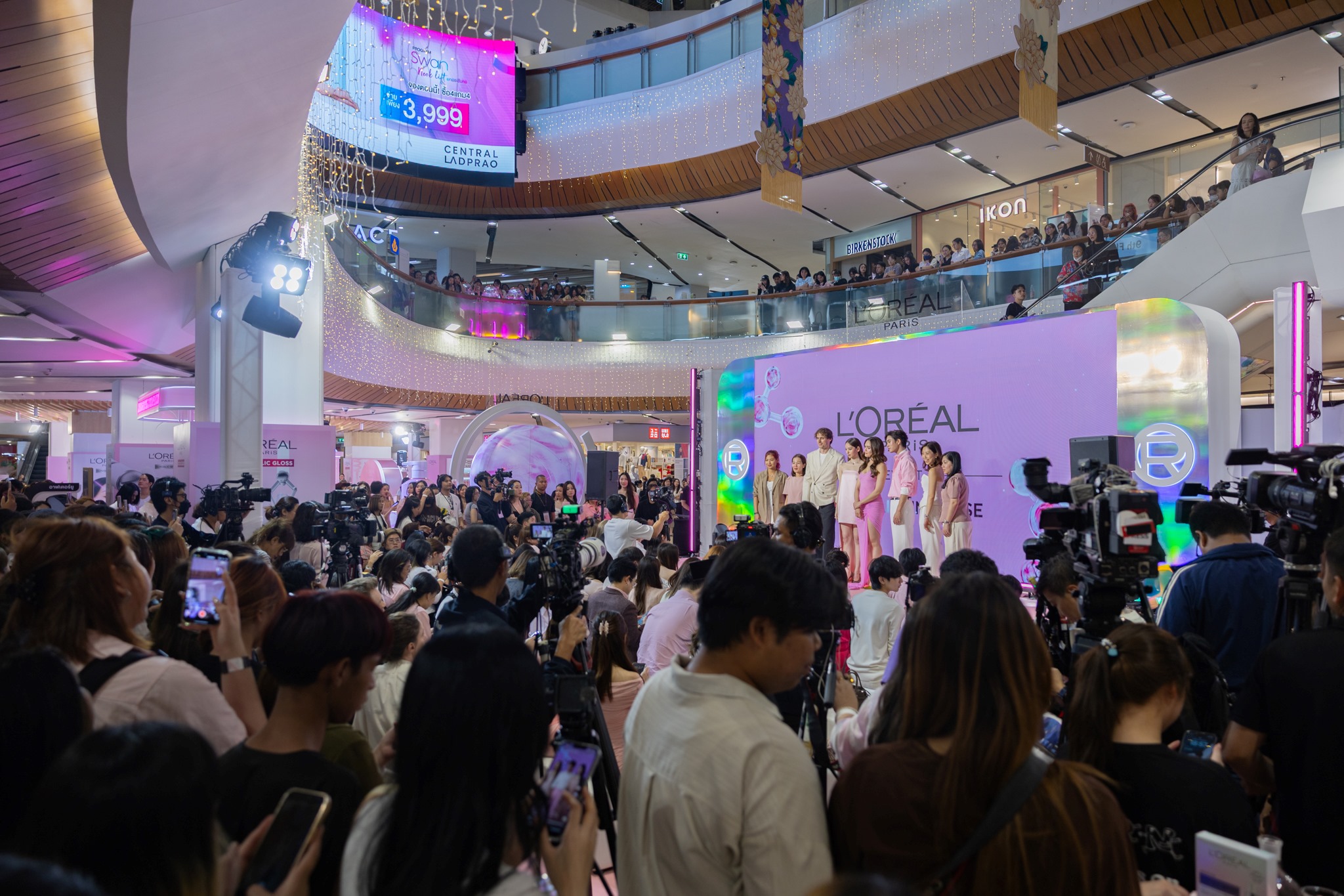 กิจกรรม L'Oreal เซ็นทรัล ลาดพร้าว
