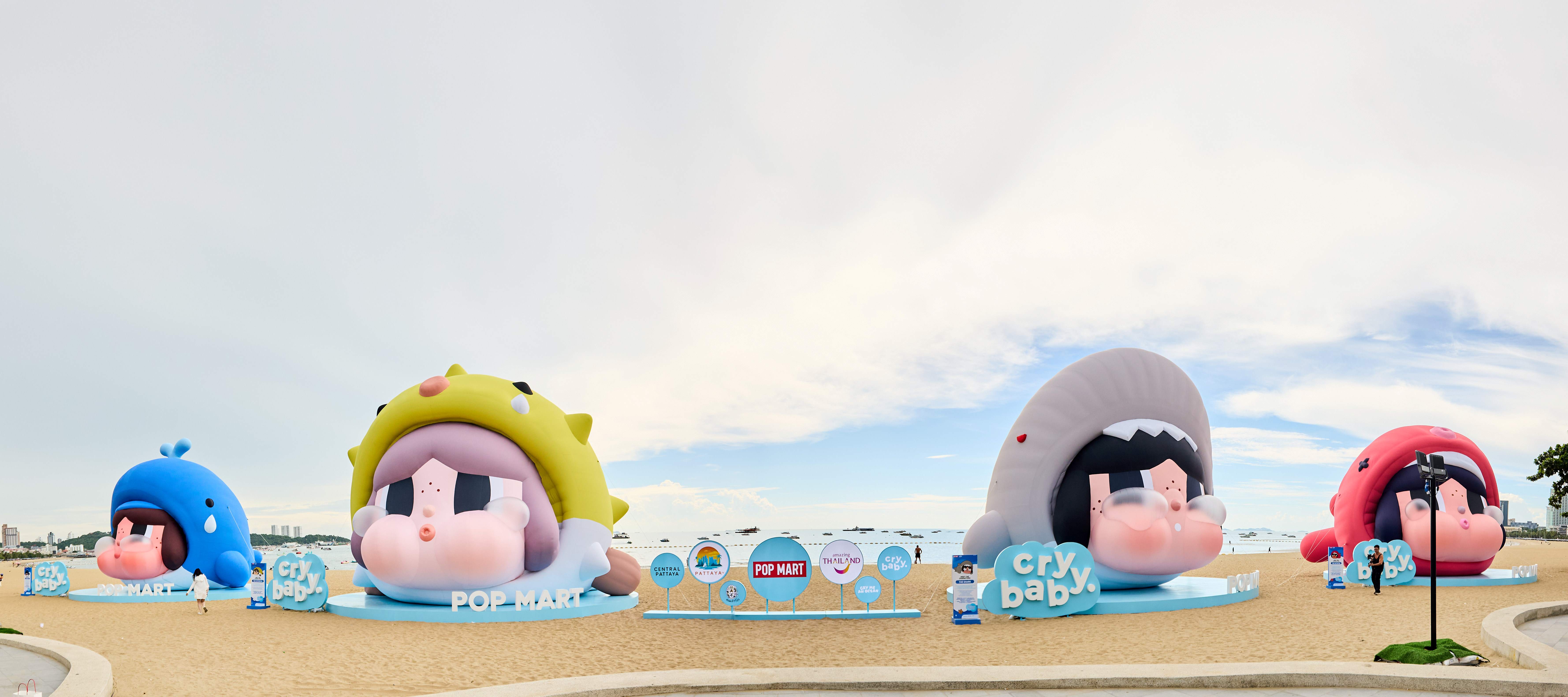 ภาพมุมกว้างชายหาดพัทยากับ GIANT CRYBABY