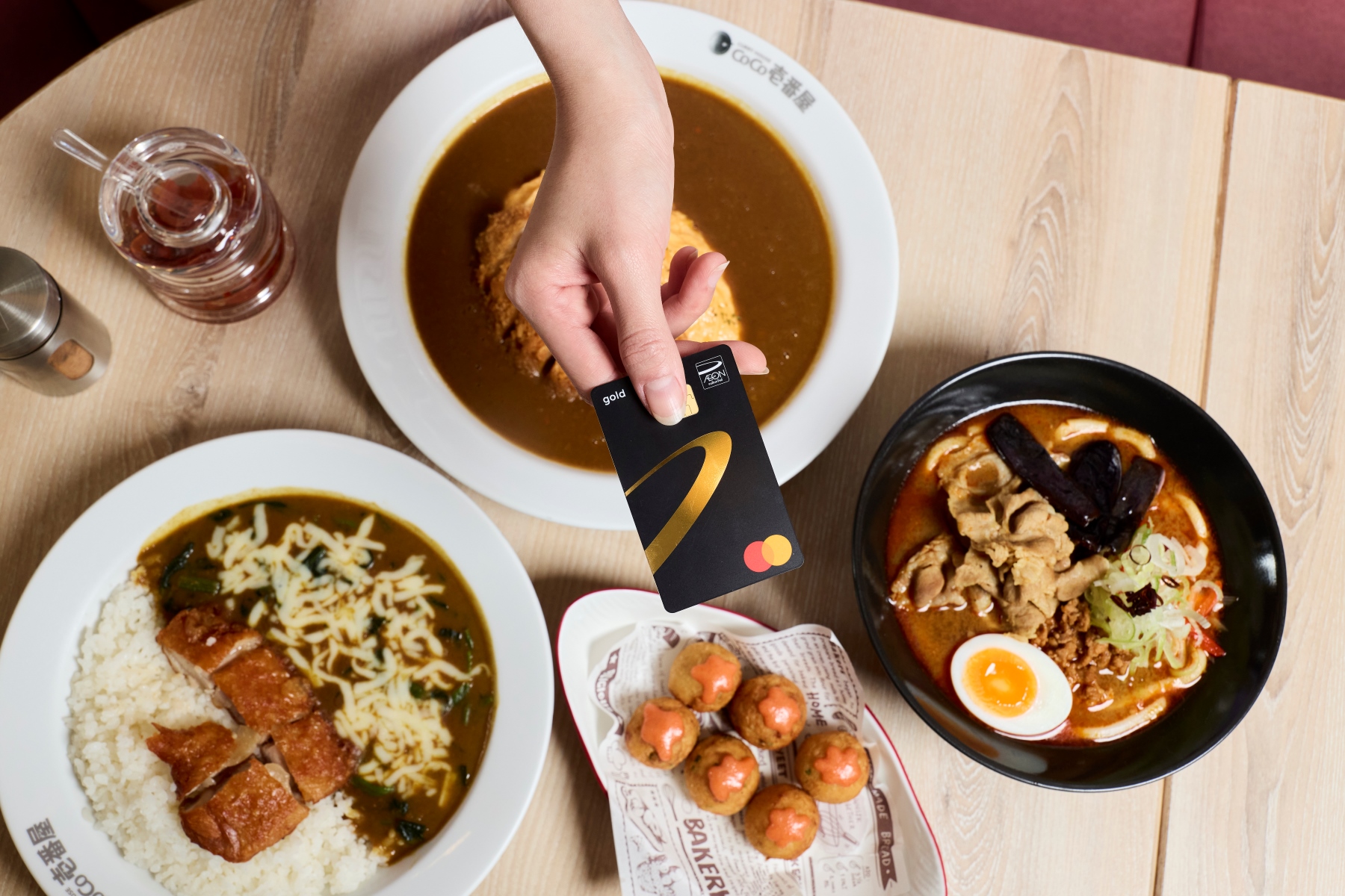 ภาพประกอบแคมเปญ “กินกับใครก็ได้ ต้องบัตรเครดิตอิออน”