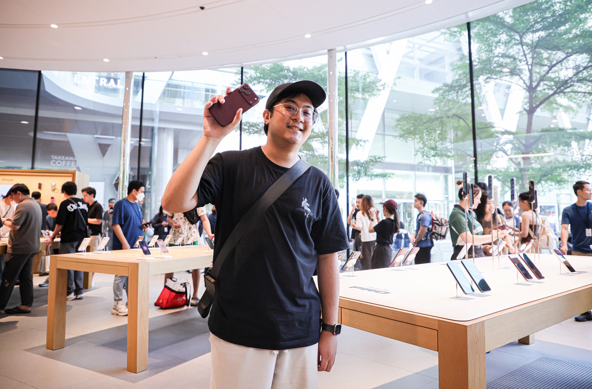 บรรยากาศ centralwOrld วันวางจำหน่าย iPhone 18 Pro