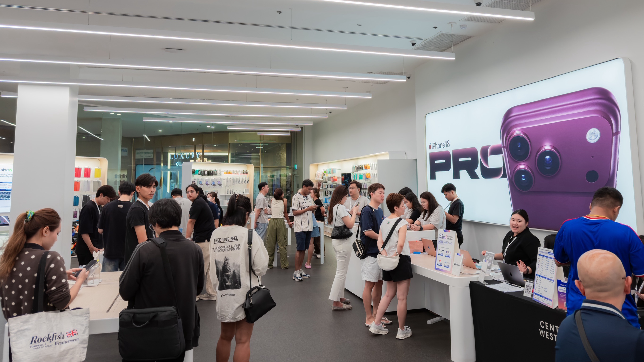 บรรยากาศเซ็นทรัล เวสต์วิลล์ วันวางจำหน่าย iPhone 18 Pro