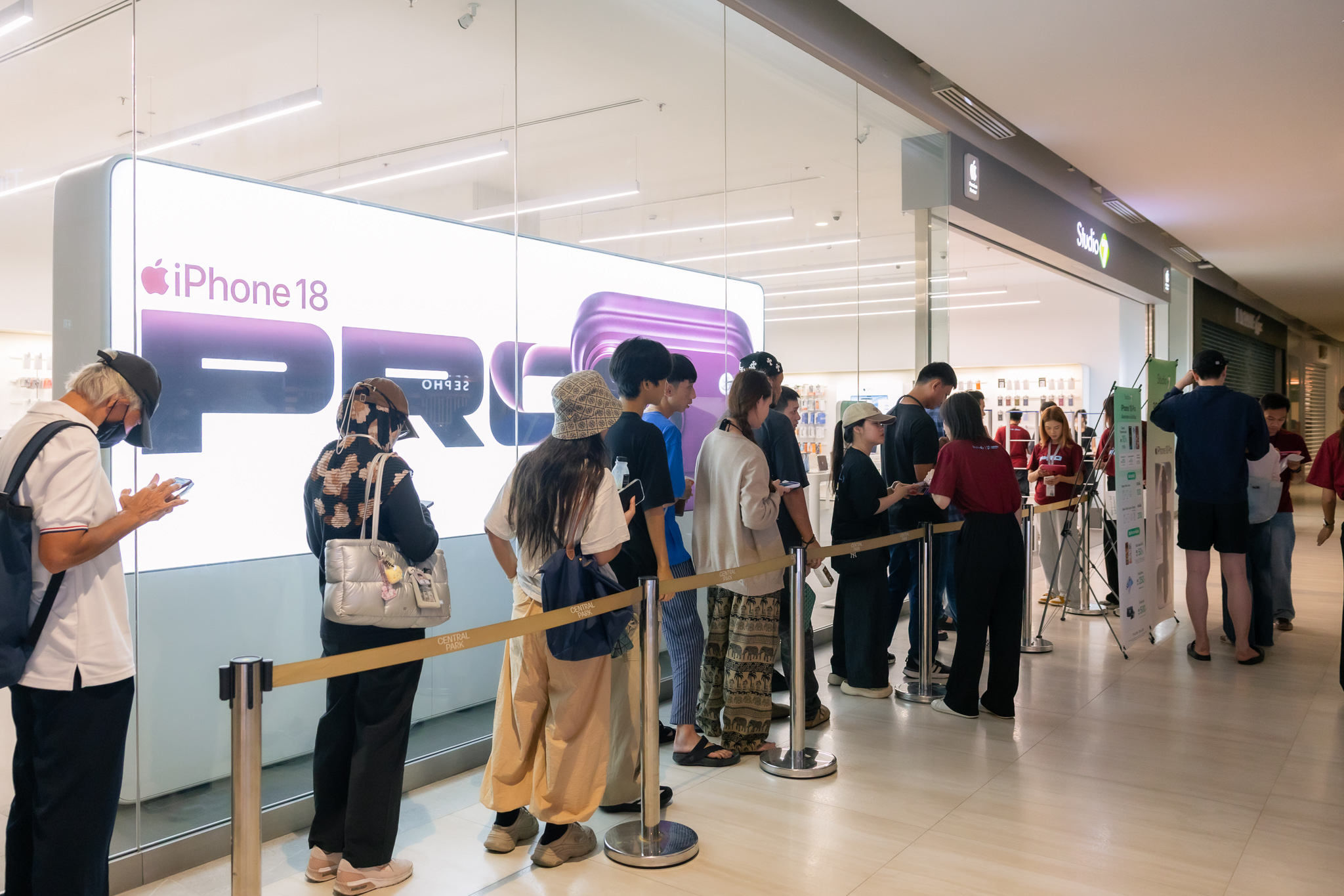 บรรยากาศ Central Park วันวางจำหน่าย iPhone 18 Pro