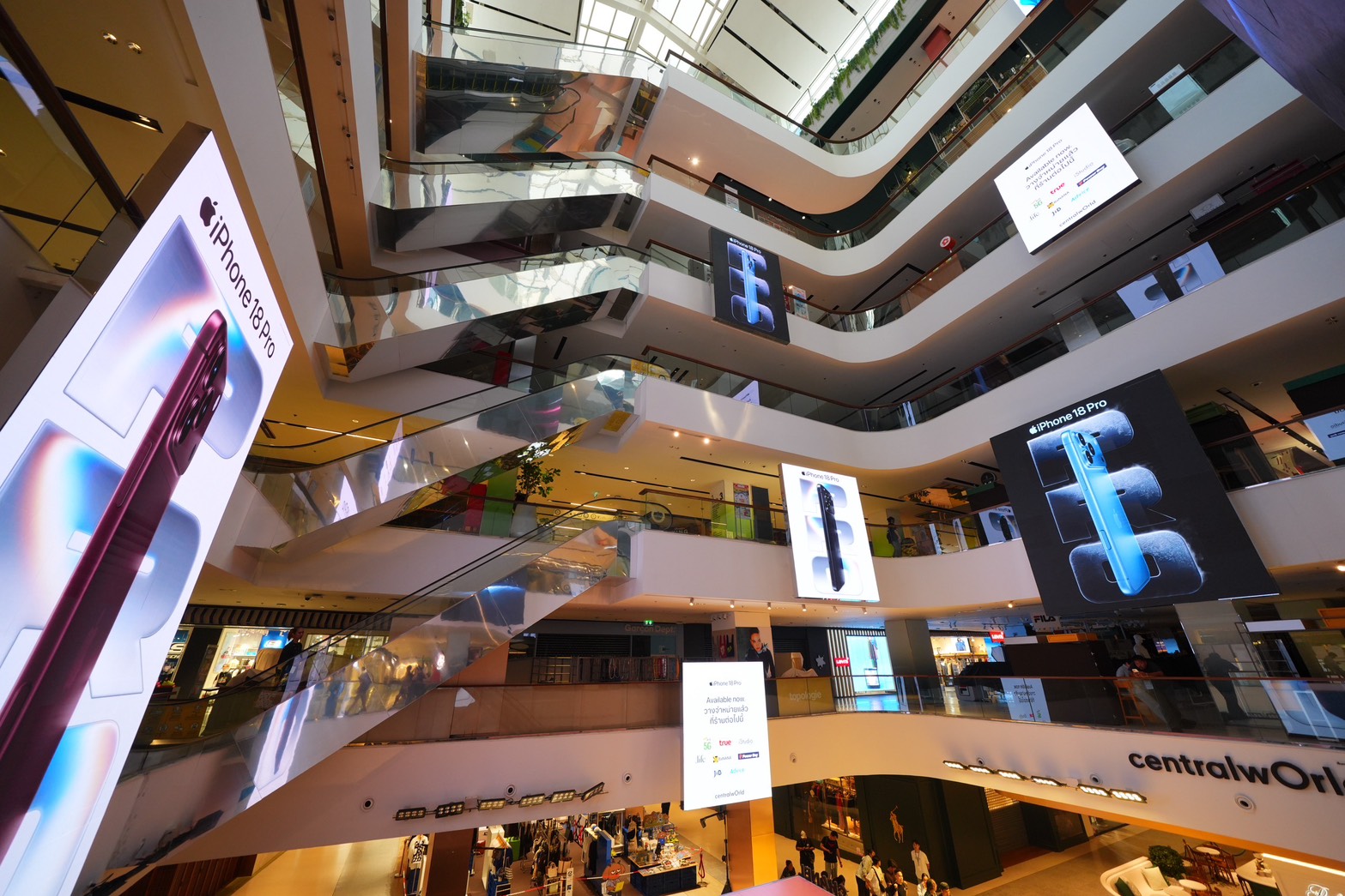 บรรยากาศ centralwOrld วันวางจำหน่าย iPhone 18 Pro