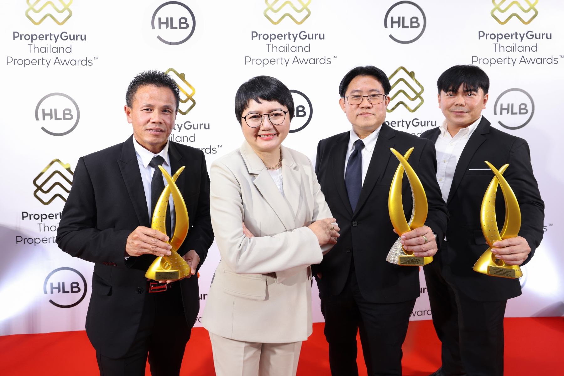 ทีมเซ็นทรัลพัฒนา เรซซิเด้นซ์ ในงานประกาศรางวัล