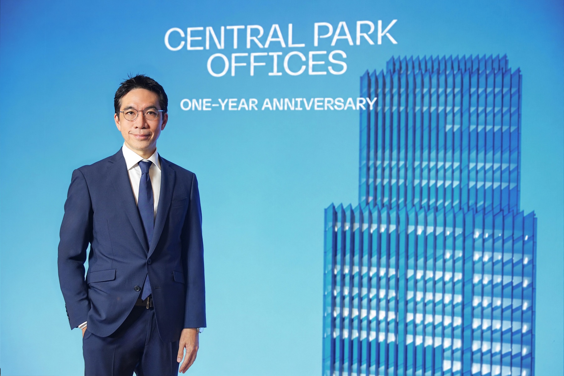นายชนวัฒน์ เอื้อวัฒนะสกุล President & CEO บมจ.เซ็นทรัลพัฒนา