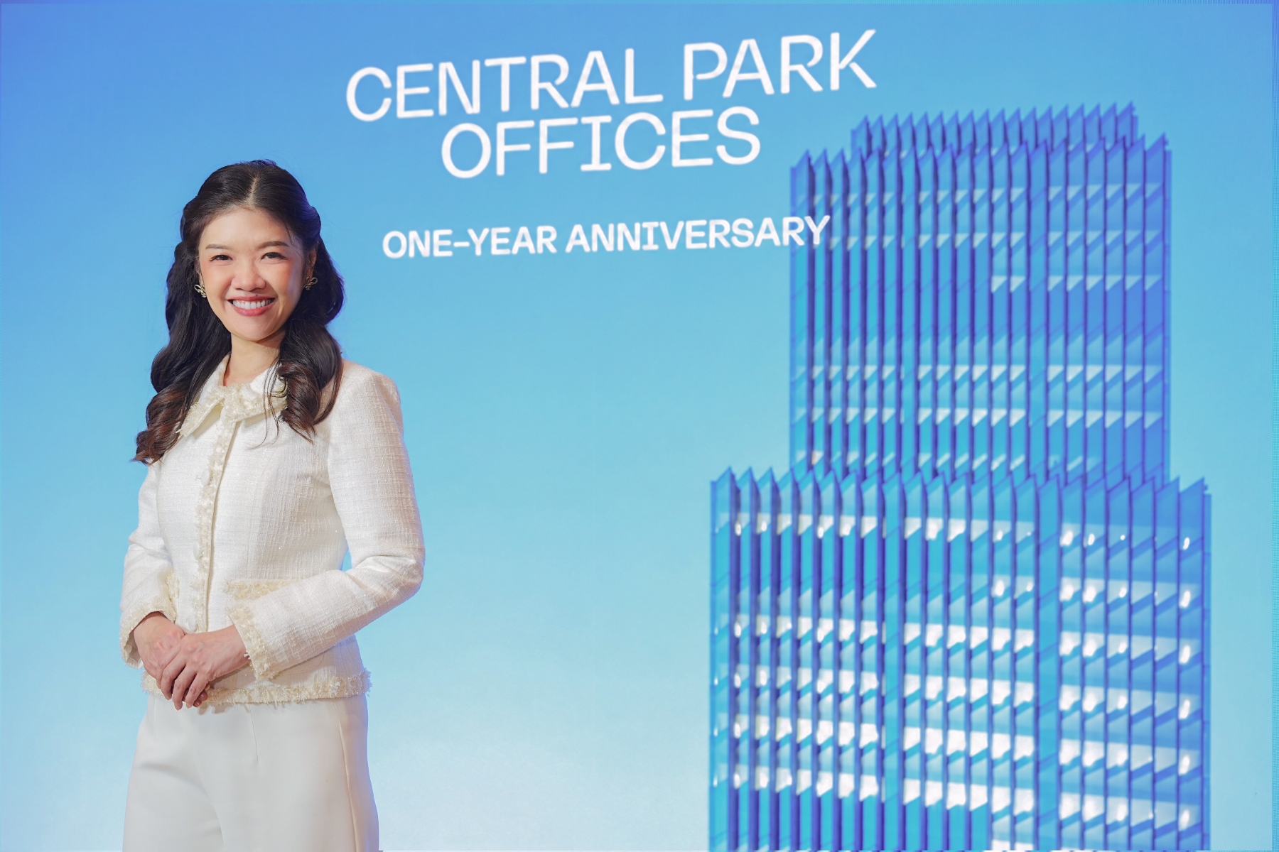 นางสาวนภารัตน์ ศรีวรรณวิทย์ CFO & President Hotel and Office Businesses บมจ.เซ็นทรัลพัฒนา